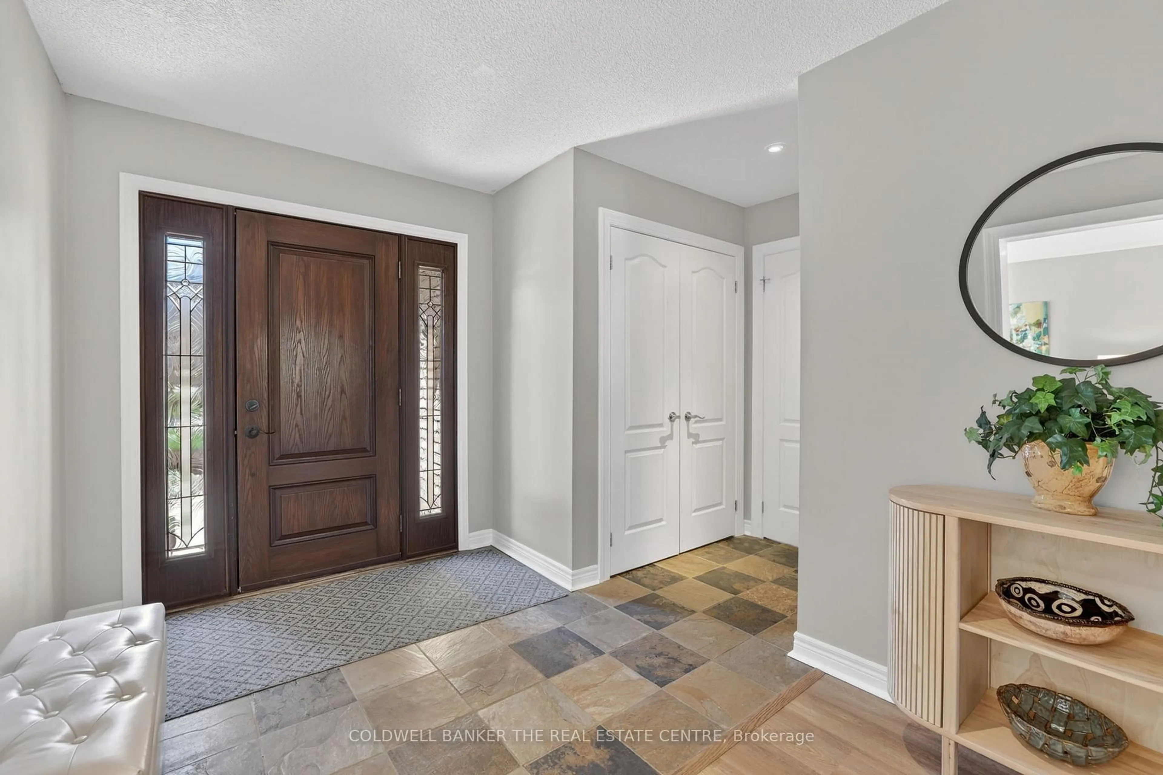 Indoor entryway for 78 Rhodes Circ, Newmarket Ontario L3X 1V2