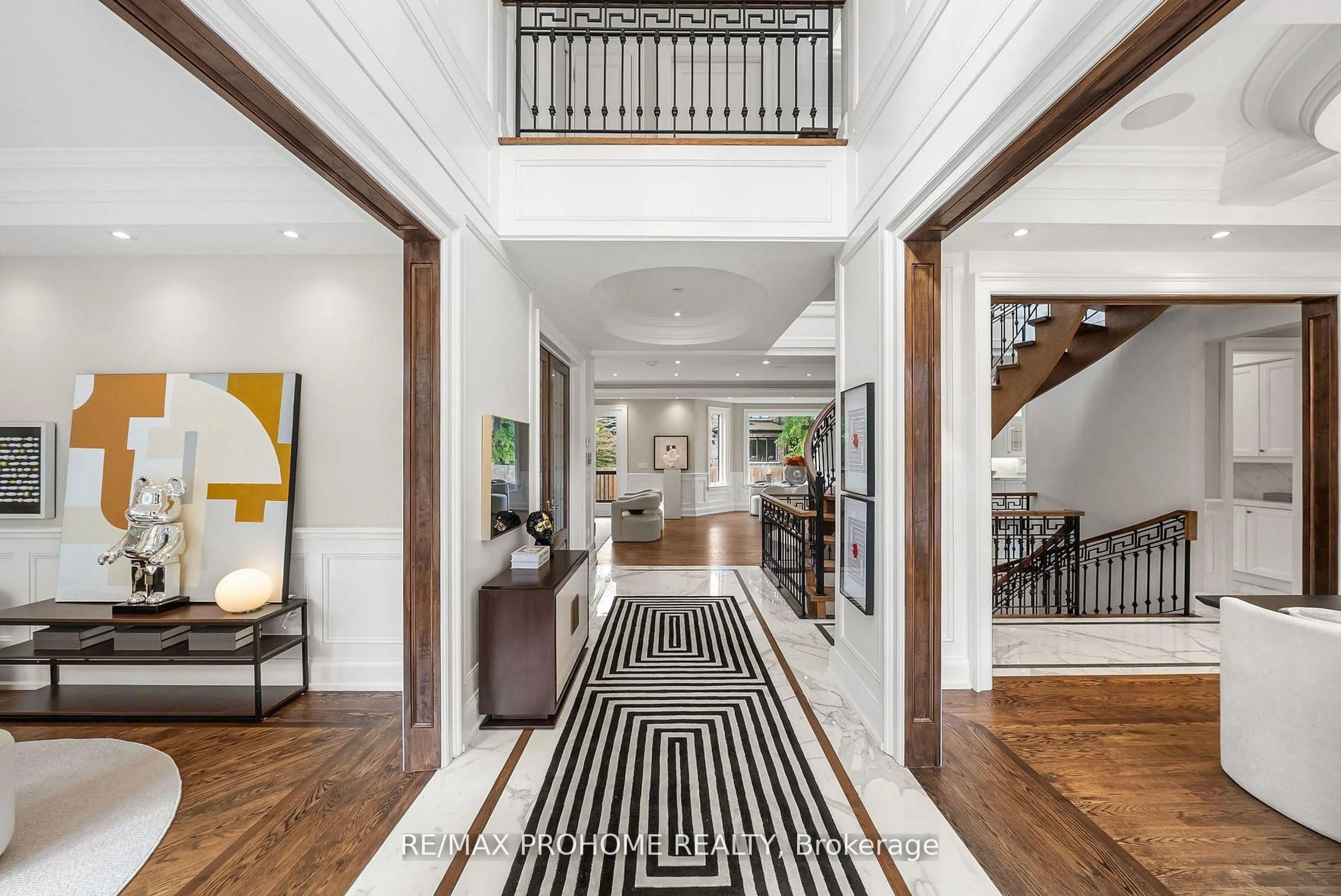 Indoor entryway for 8 Worsley Crt, Markham Ontario L3R 1V4