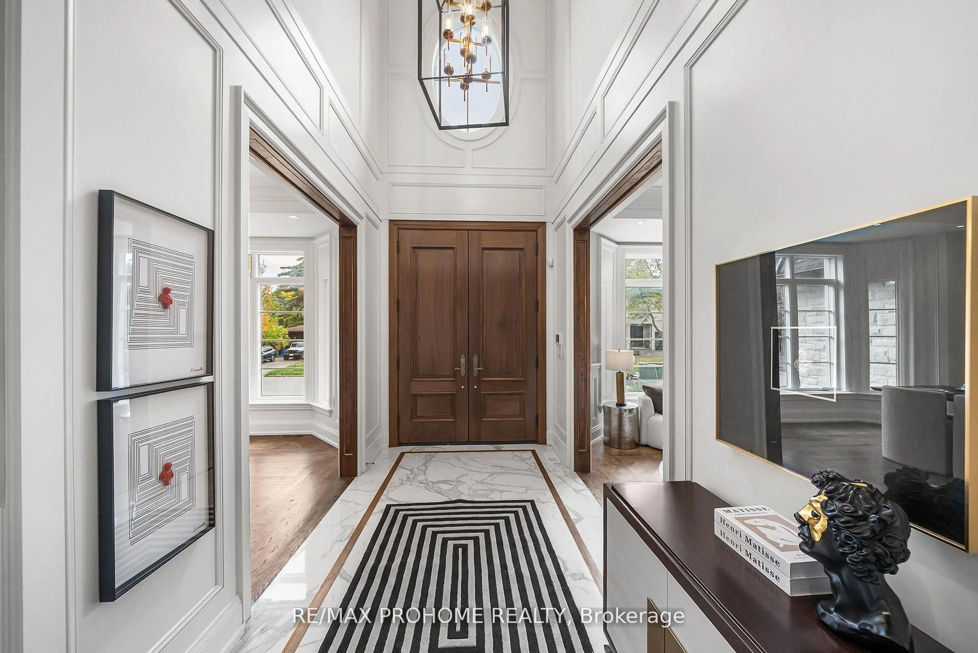 Indoor entryway for 8 Worsley Crt, Markham Ontario L3R 1V4