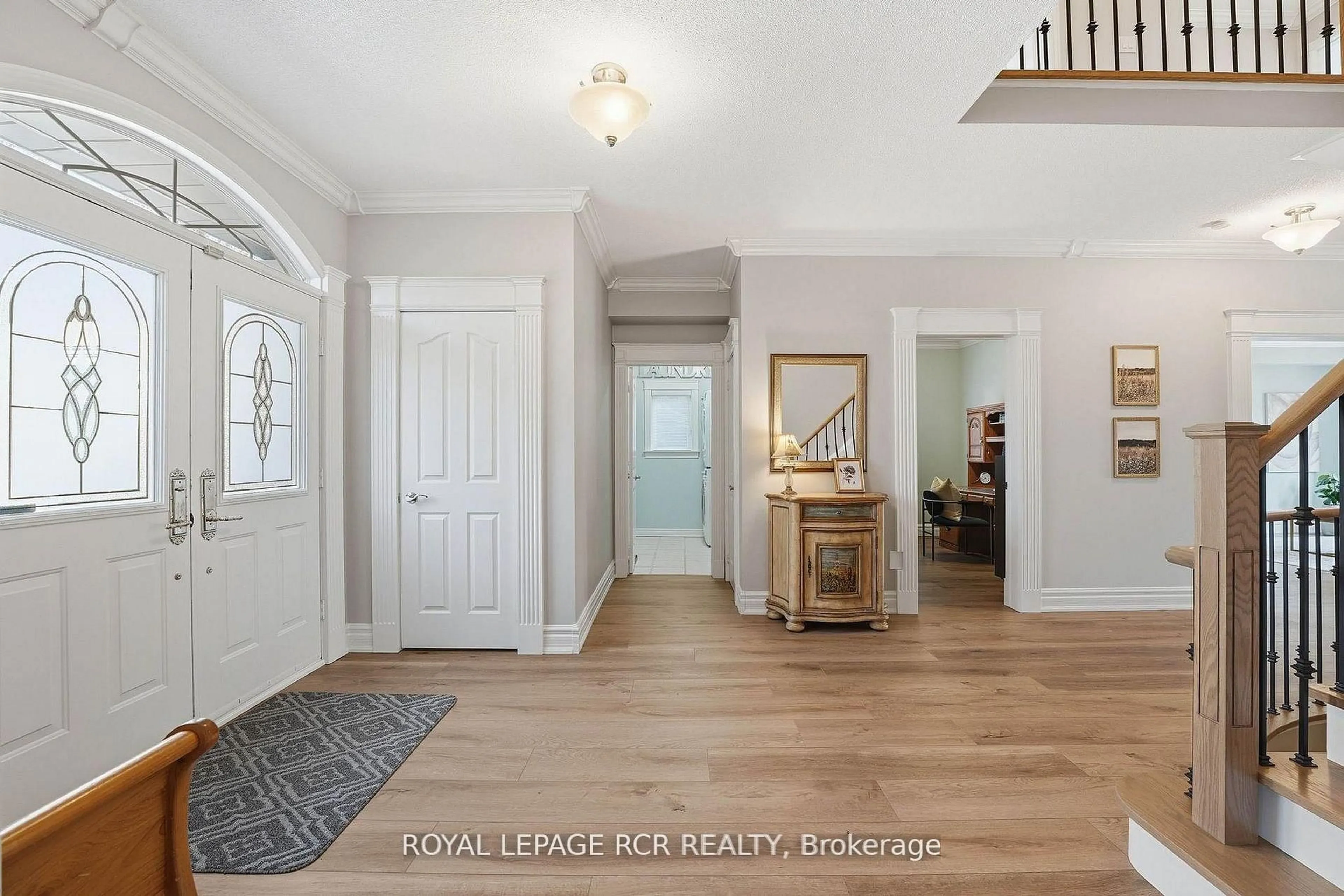 Indoor entryway for 919 Schaeffer Otlk, Newmarket Ontario L3X 1V9