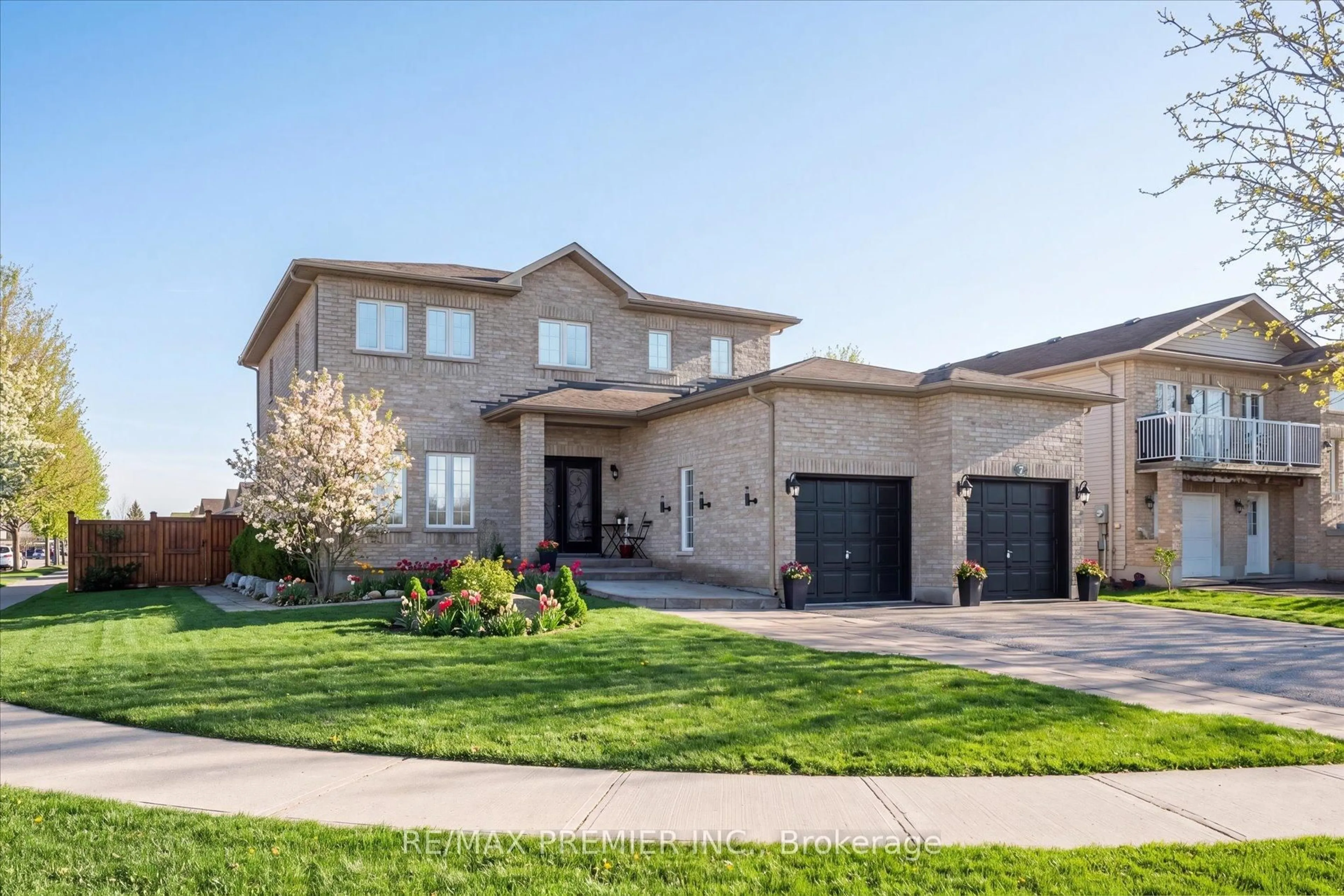 Home with brick exterior material, street for 7 Stonemount Cres, Essa Ontario L3W 0C4