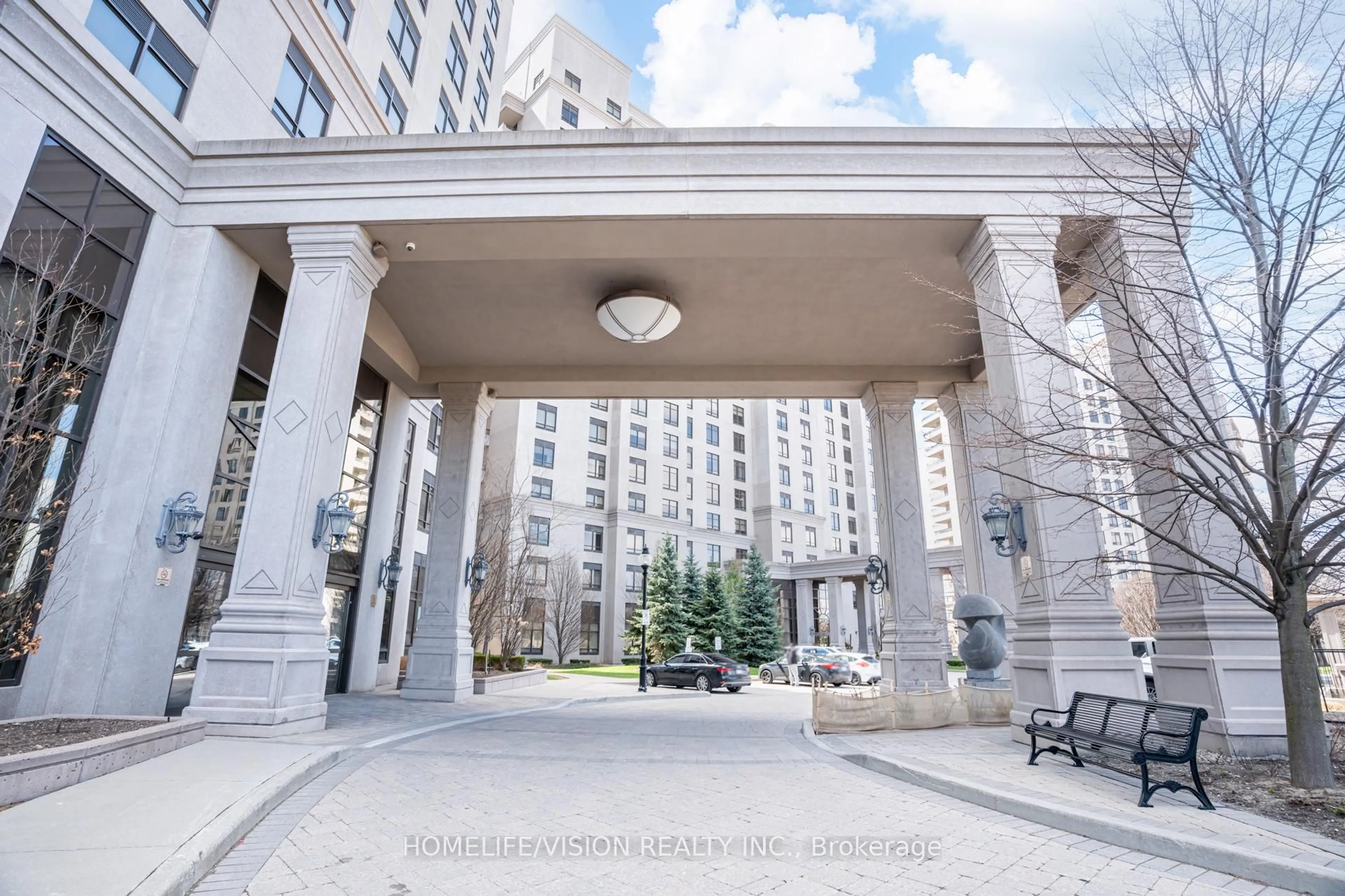 Indoor foyer for 9255 Jane St #615, Vaughan Ontario L6A 0J7