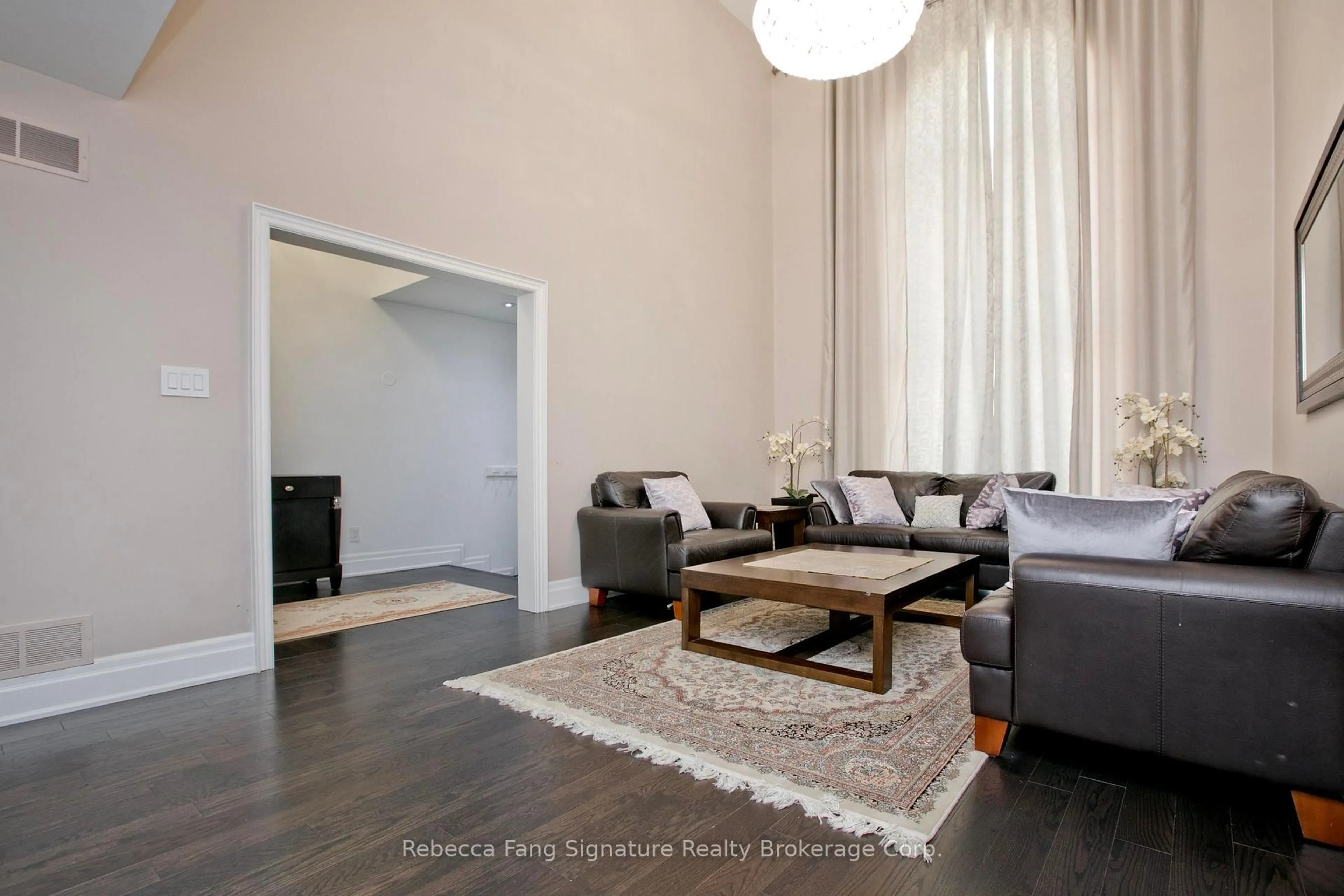 Living room with furniture, wood/laminate floor for 76 Oakdale Rd, Vaughan Ontario L6A 1J1