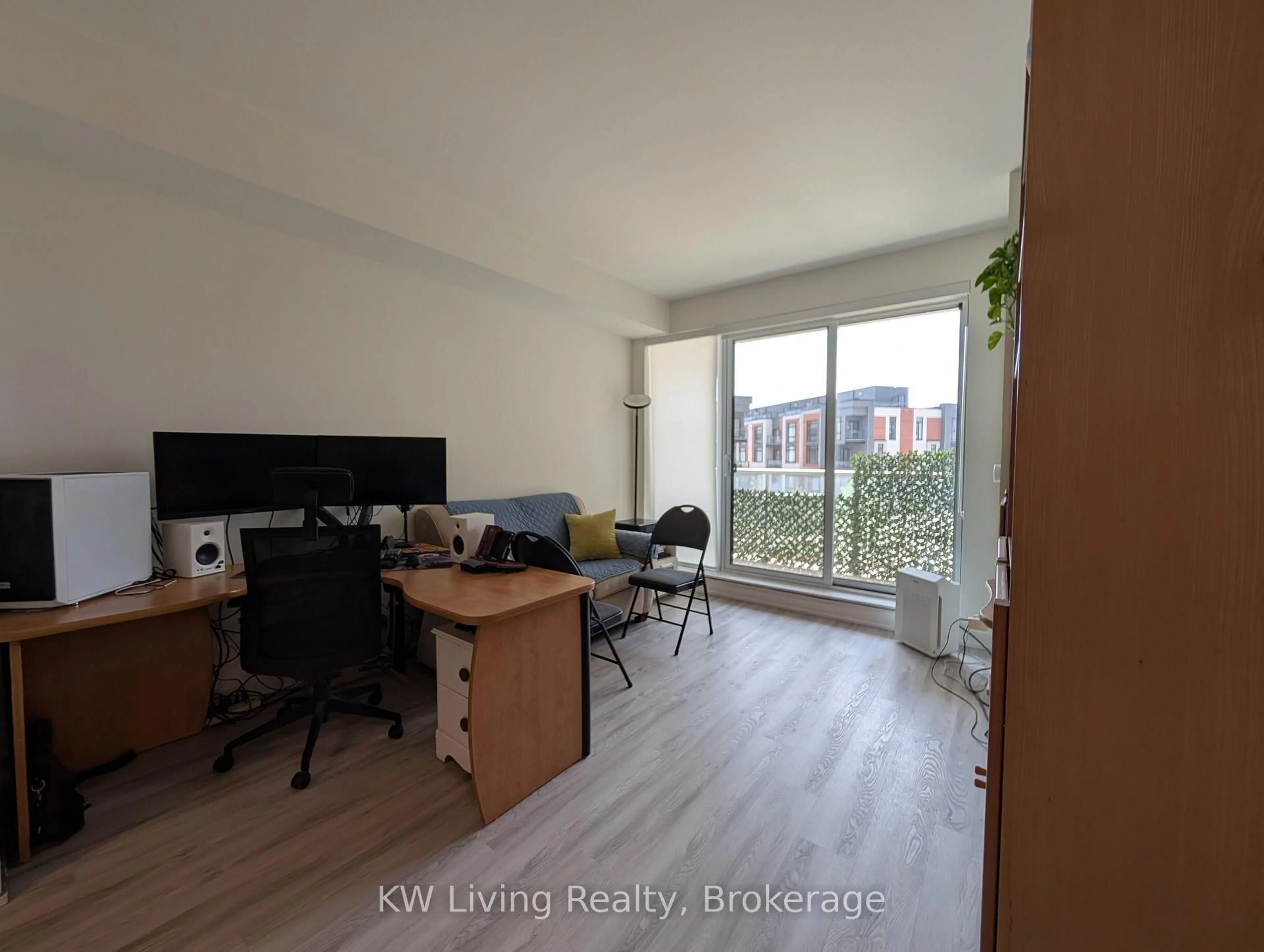 A pic of a room for 6 David Eyer Rd #218, Richmond Hill Ontario L4S 0N5