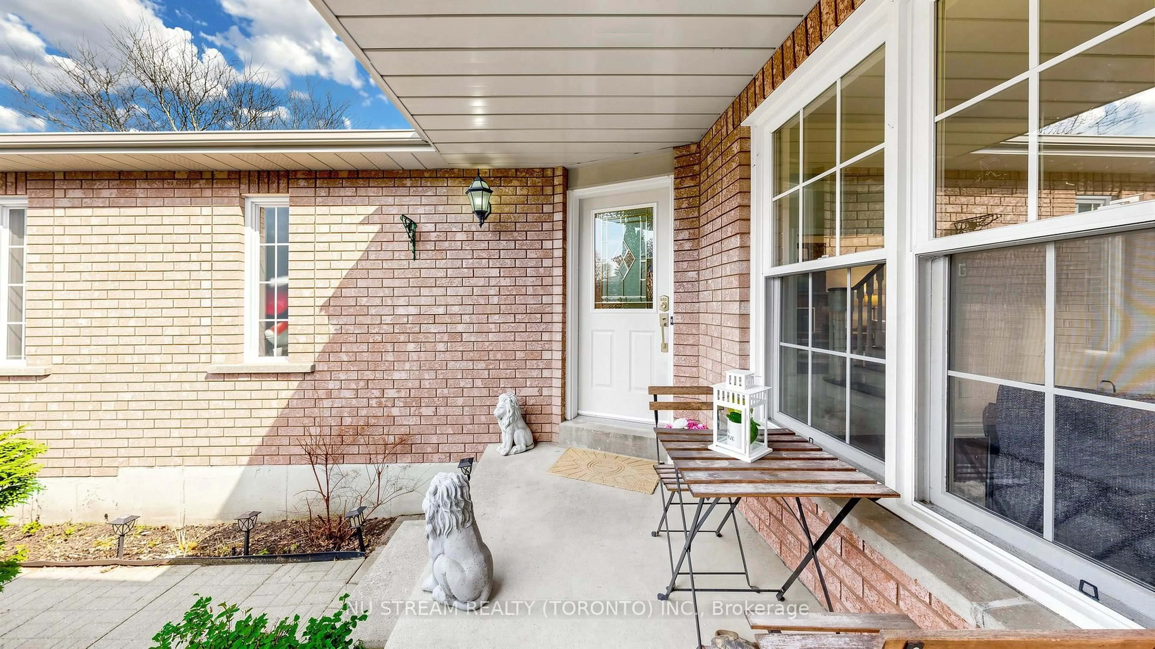 Unknown for 528 Veale Pl, Newmarket Ontario L3Y 8H9