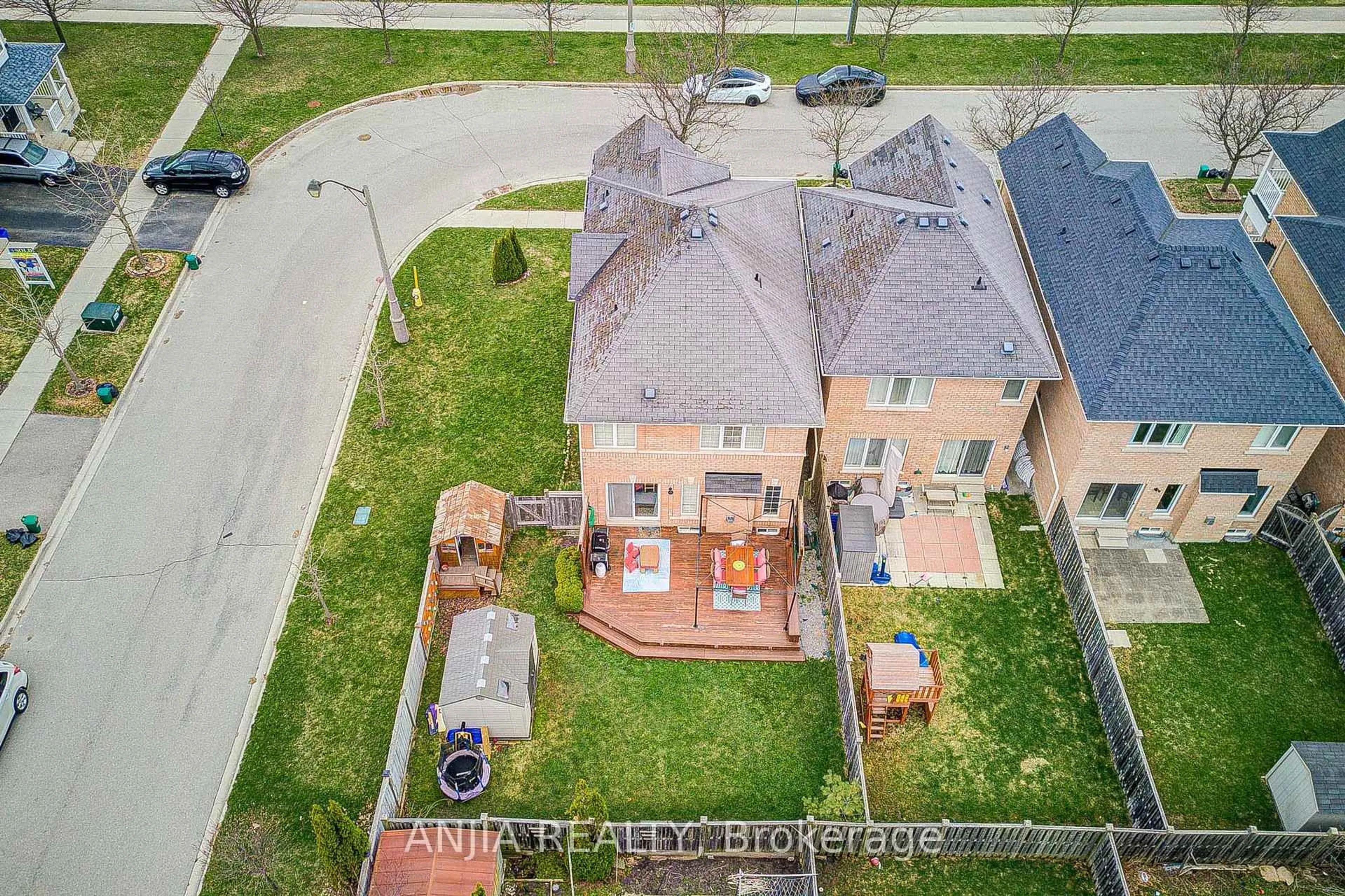 A pic from outside/outdoor area/front of a property/back of a property/a pic from drone, street for 26 Firbank Lane, Whitchurch-Stouffville Ontario L4A 0K9