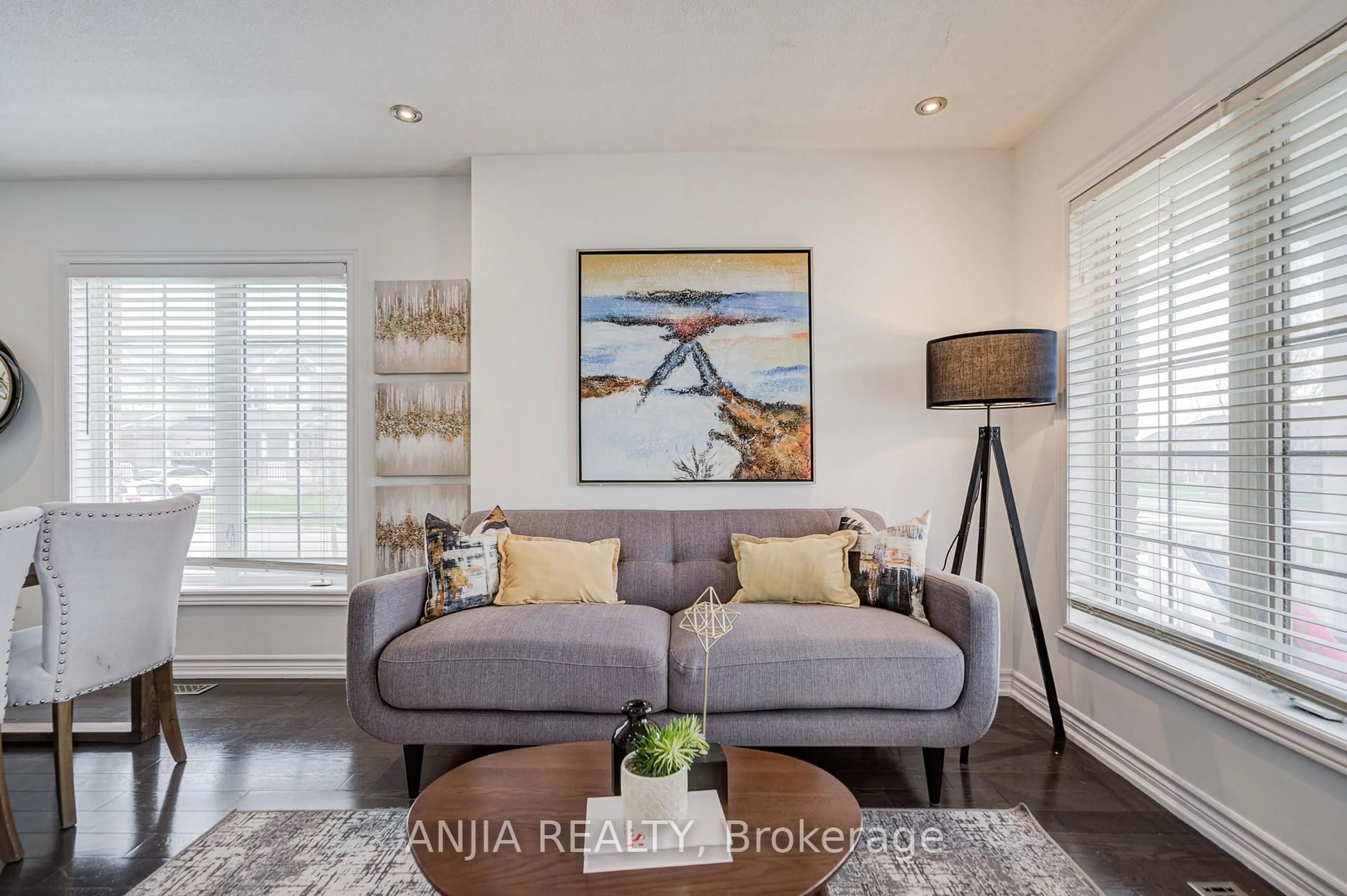 Living room with furniture, unknown for 26 Firbank Lane, Whitchurch-Stouffville Ontario L4A 0K9