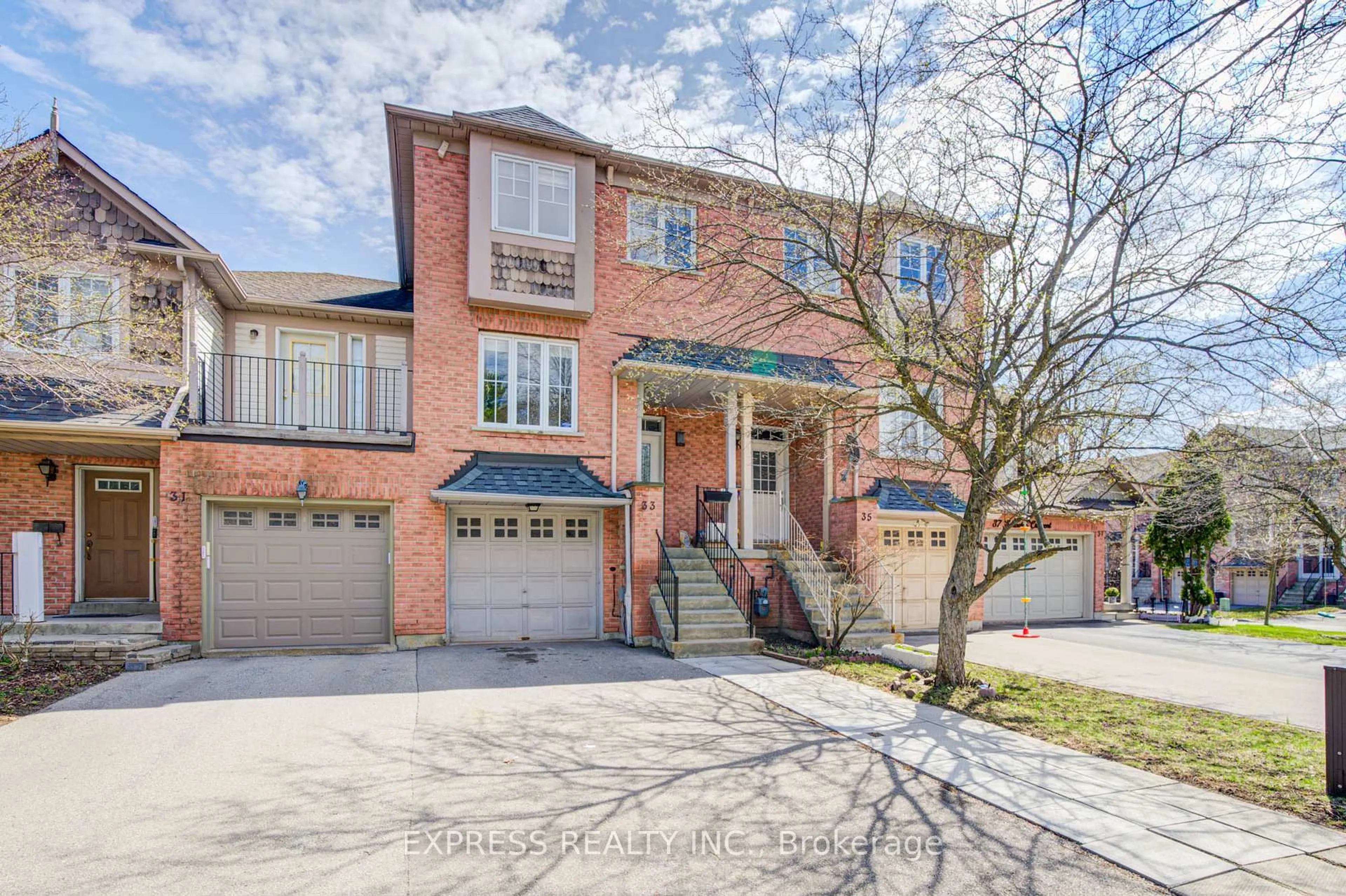 Home with brick exterior material, street for 33 Schouten Cres, Markham Ontario L3P 7W8