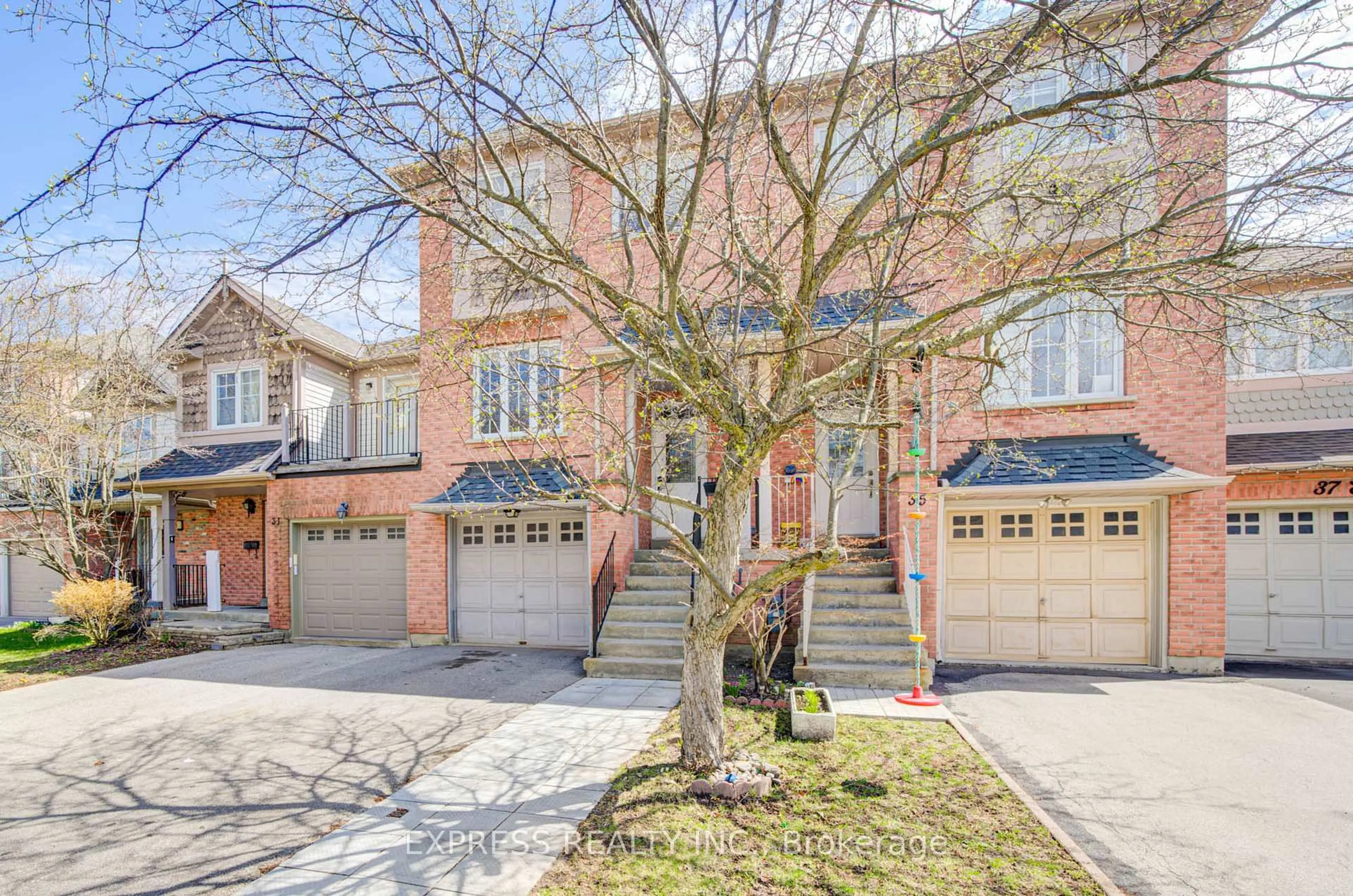 Home with brick exterior material, street for 33 Schouten Cres, Markham Ontario L3P 7W8