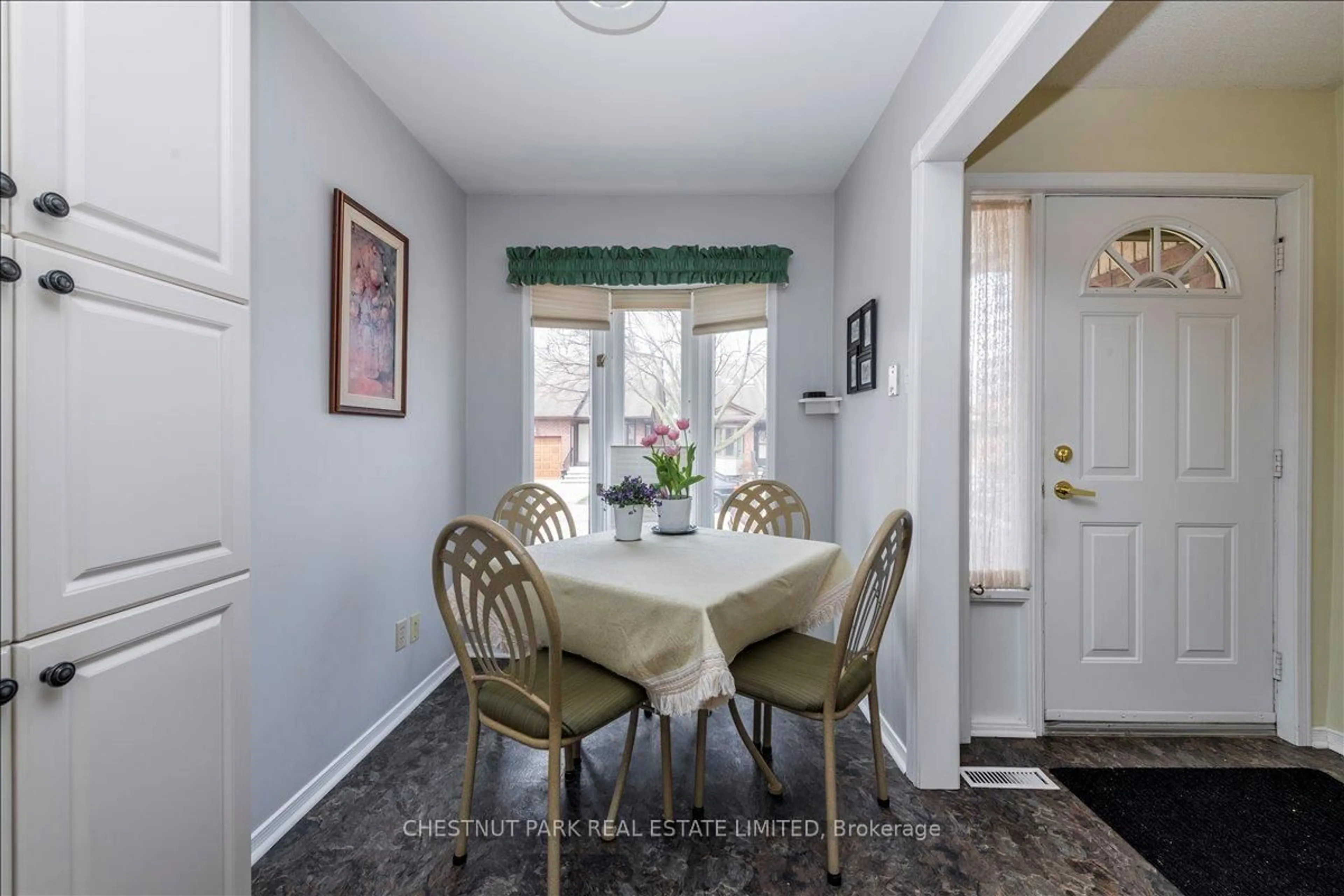 Dining room, unknown for 138 Green Briar Rd, New Tecumseth Ontario L9R 1S2