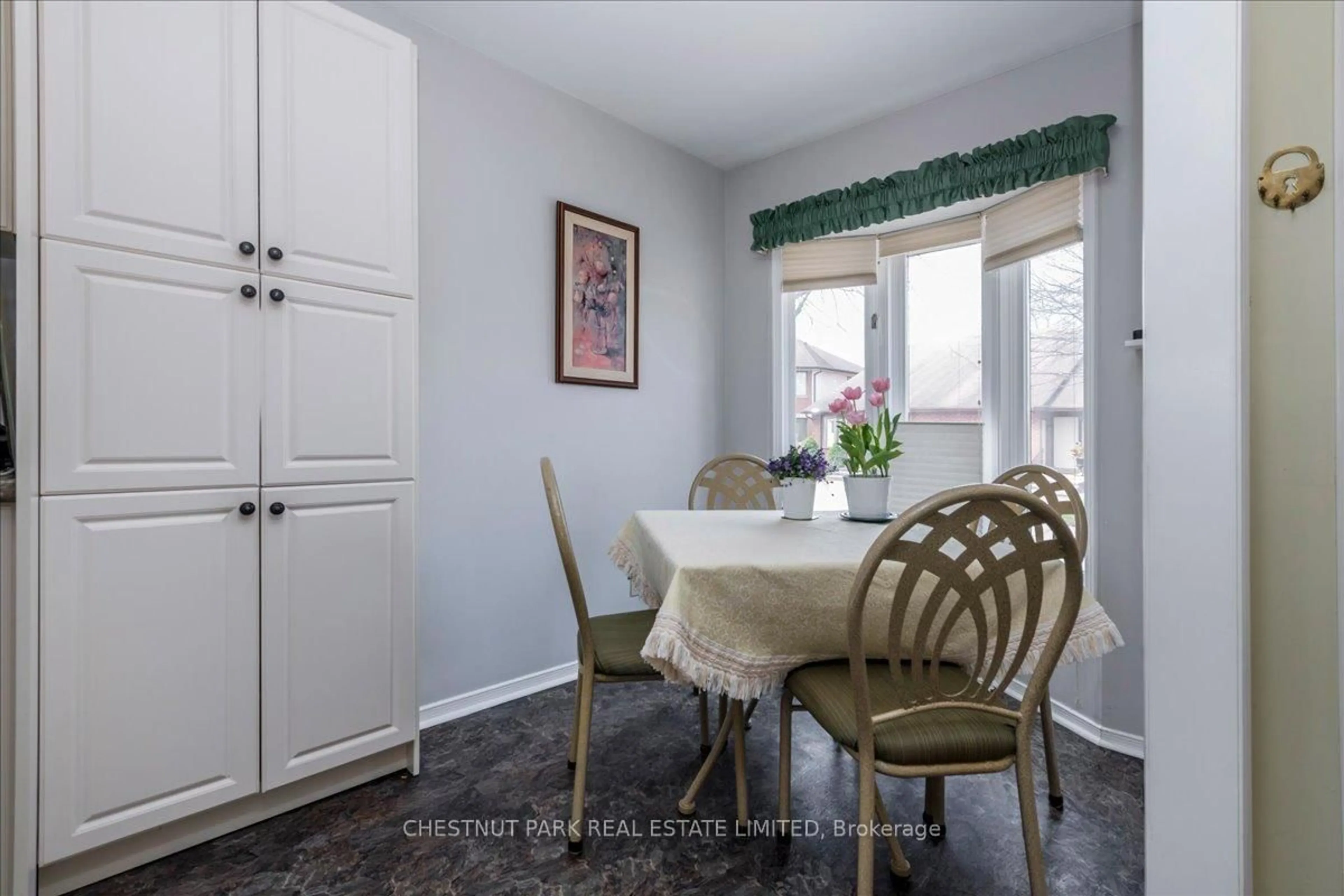 Dining room, unknown for 138 Green Briar Rd, New Tecumseth Ontario L9R 1S2