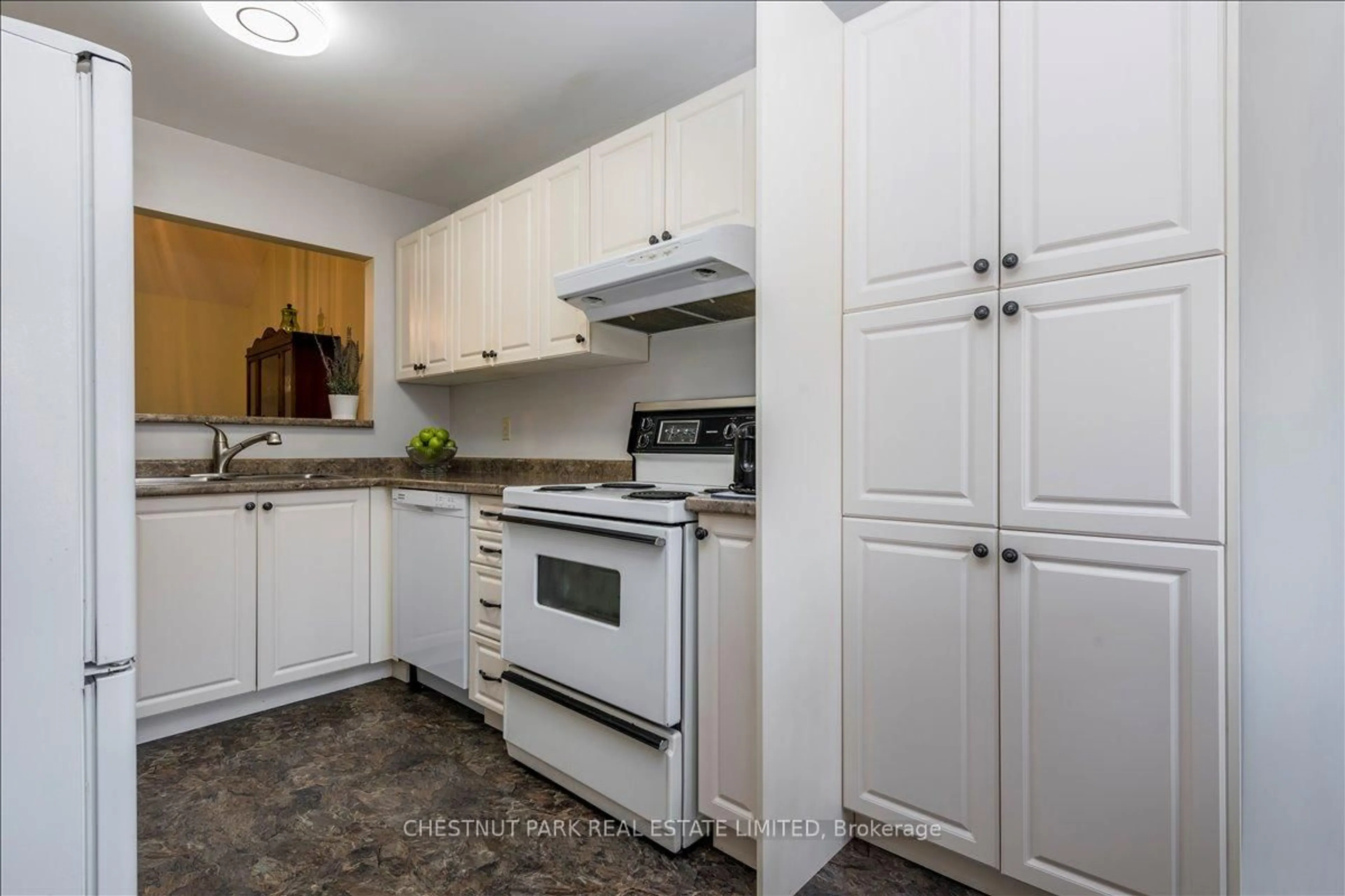 Standard kitchen, unknown for 138 Green Briar Rd, New Tecumseth Ontario L9R 1S2