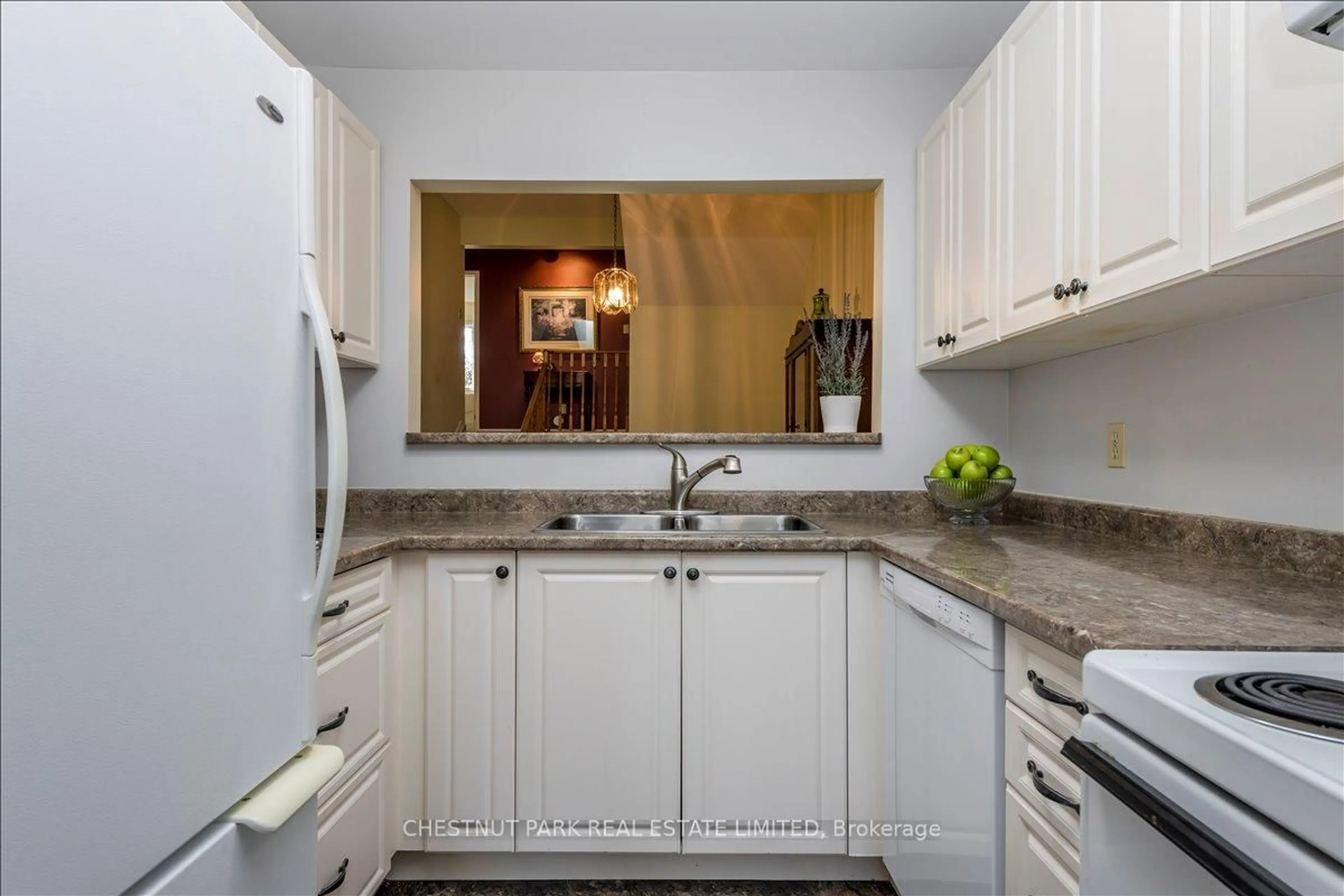 Standard kitchen, unknown for 138 Green Briar Rd, New Tecumseth Ontario L9R 1S2