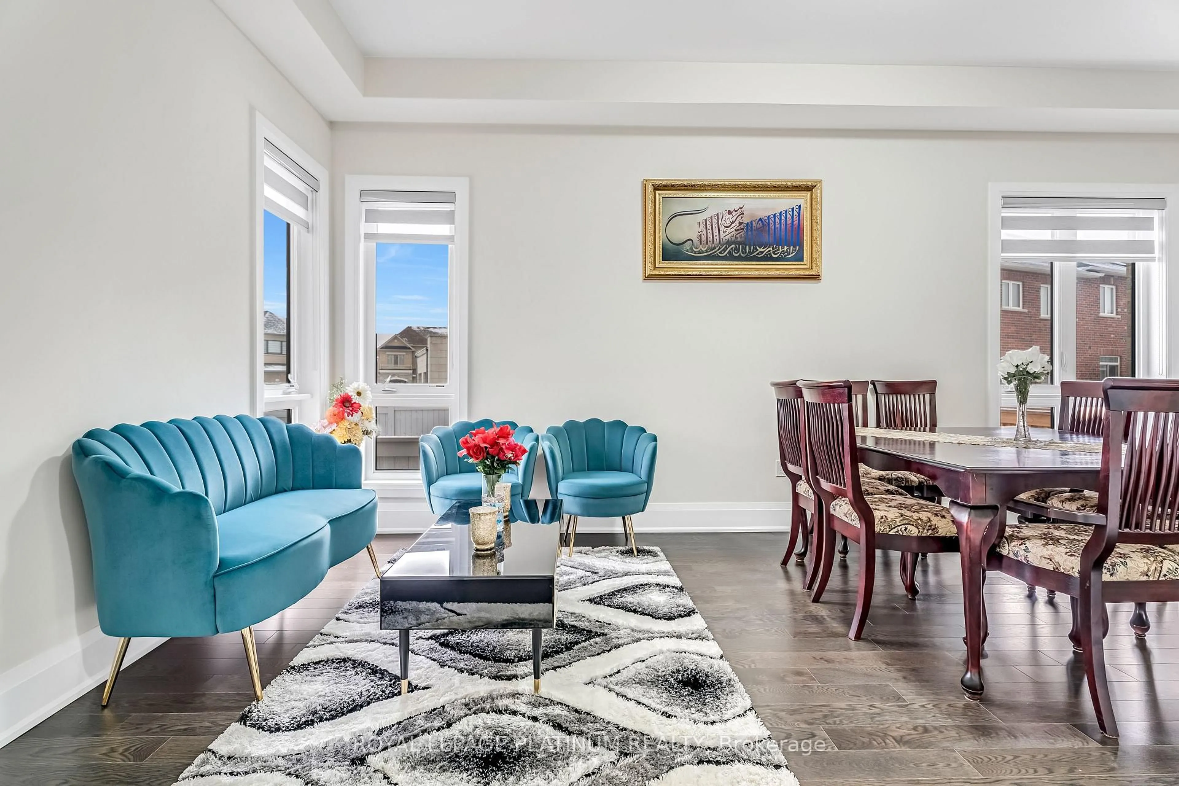 Living room with furniture, unknown for 49 Westlake Cres, Bradford West Gwillimbury Ontario L3Z 4K4