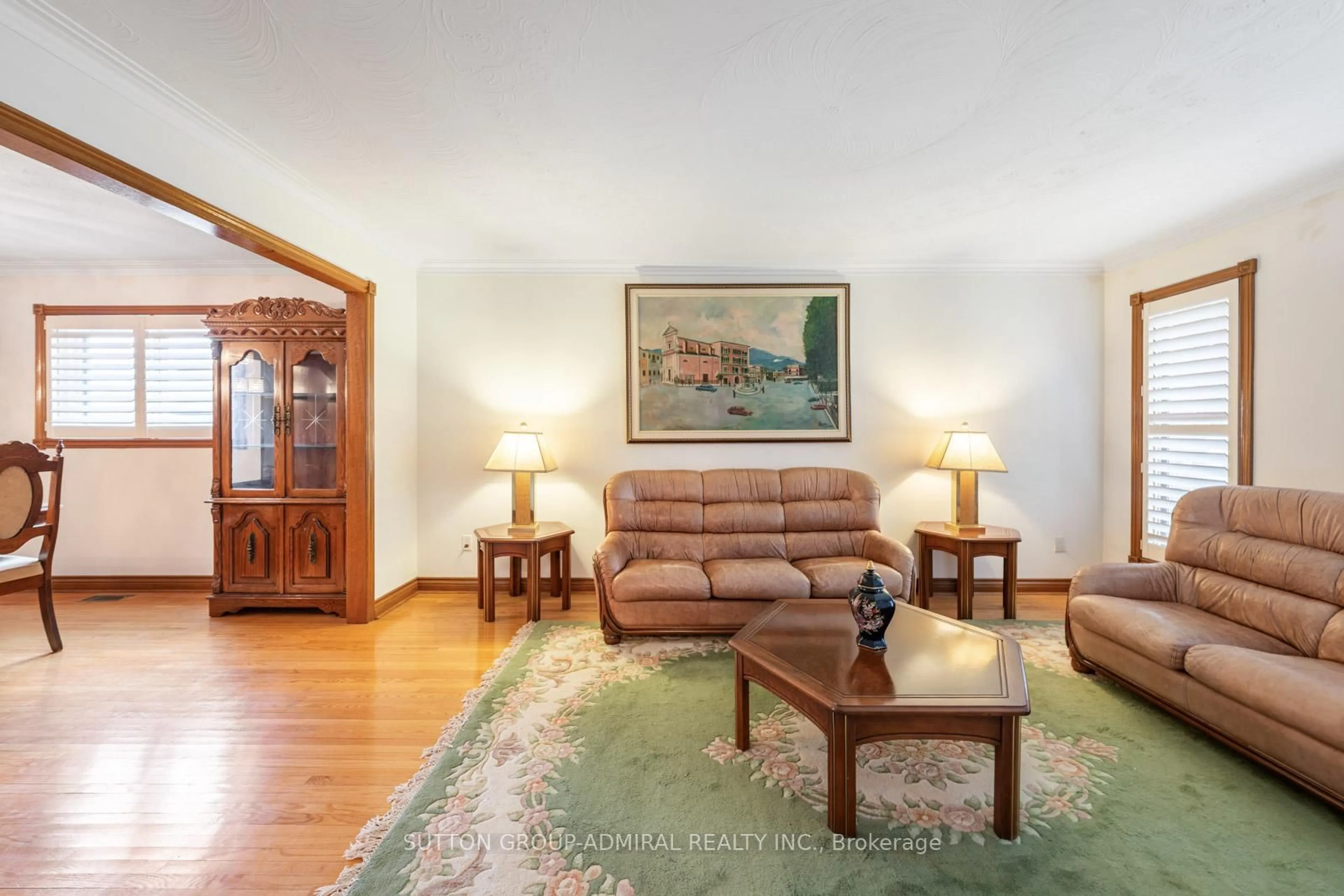 Living room with furniture, unknown for 48 Weldrick Rd, Richmond Hill Ontario L4C 3T8