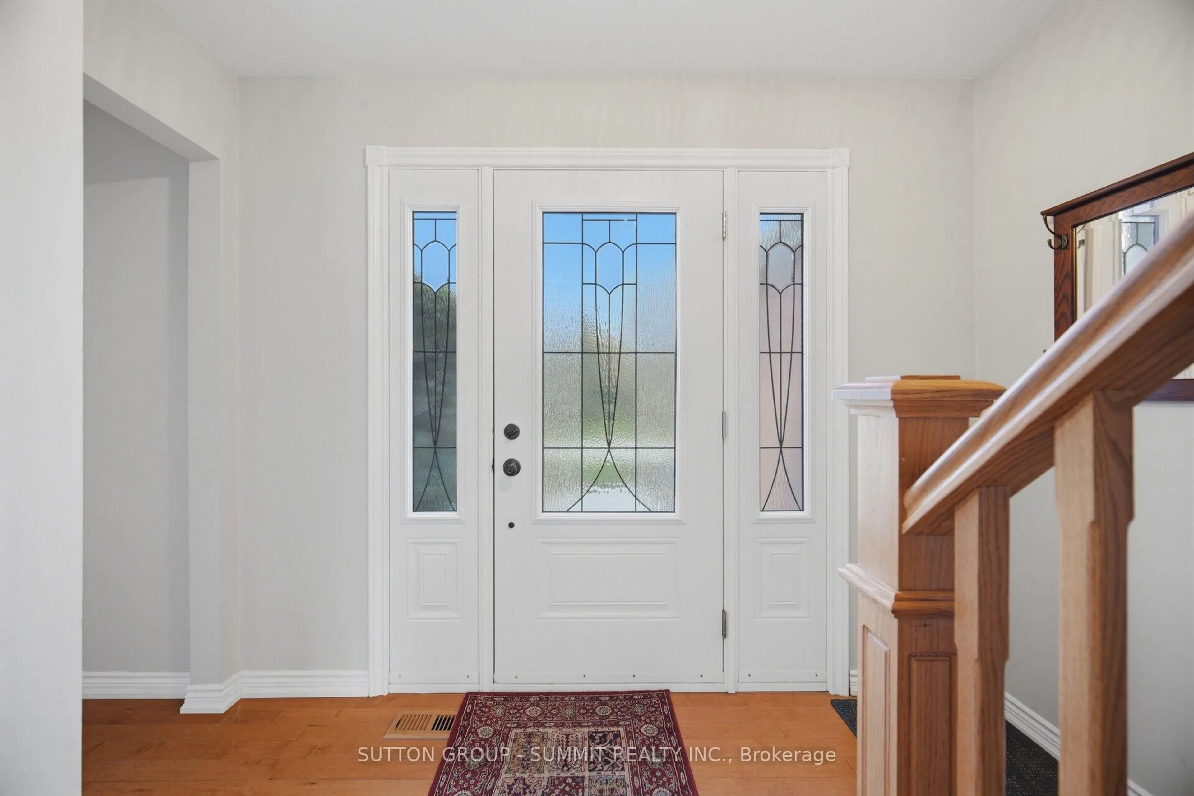 Indoor entryway for 39 Cutting Cres, King Ontario L7B 0E6