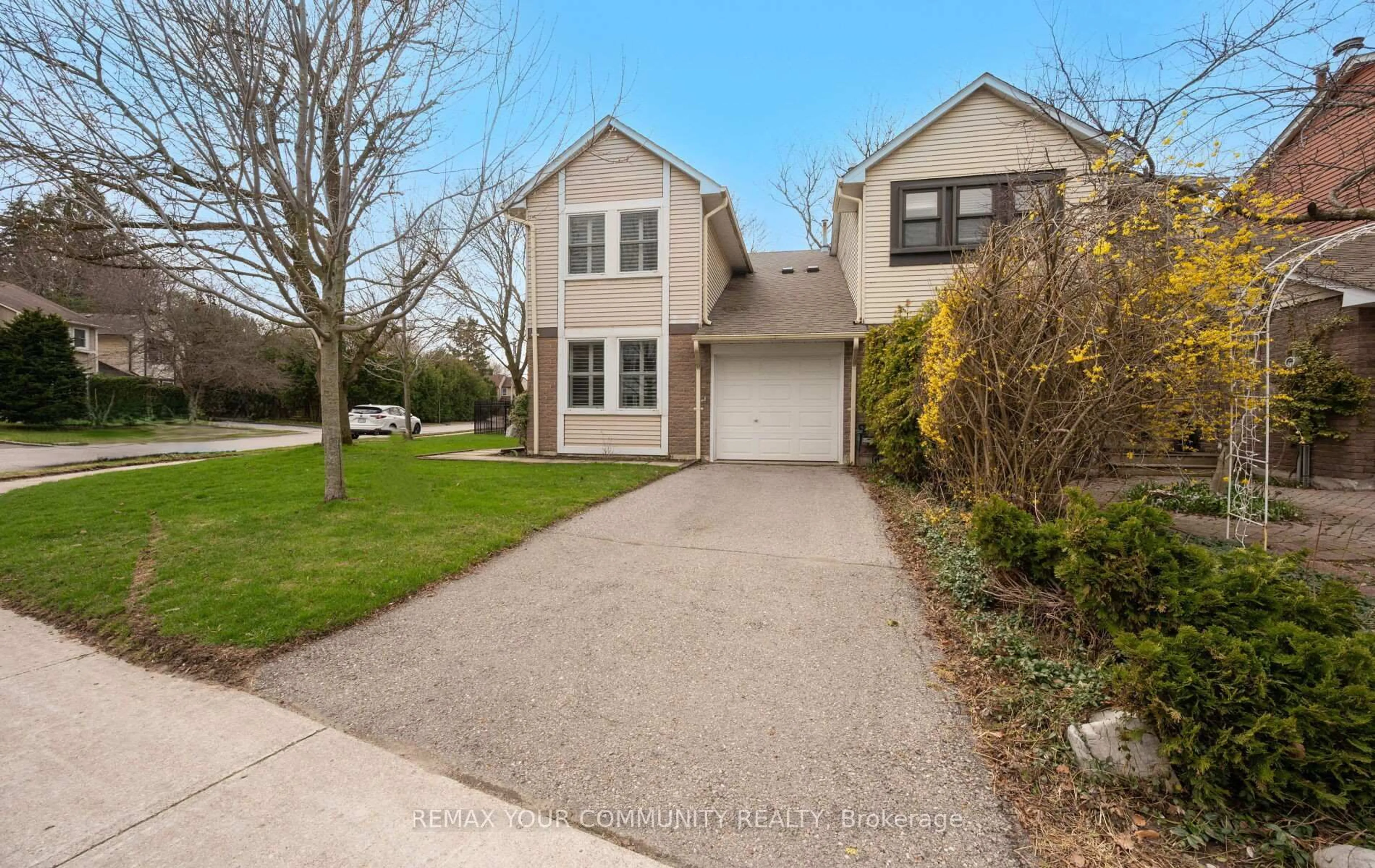 Unknown for 4 Sandusky Cres, Aurora Ontario L4G 3N4