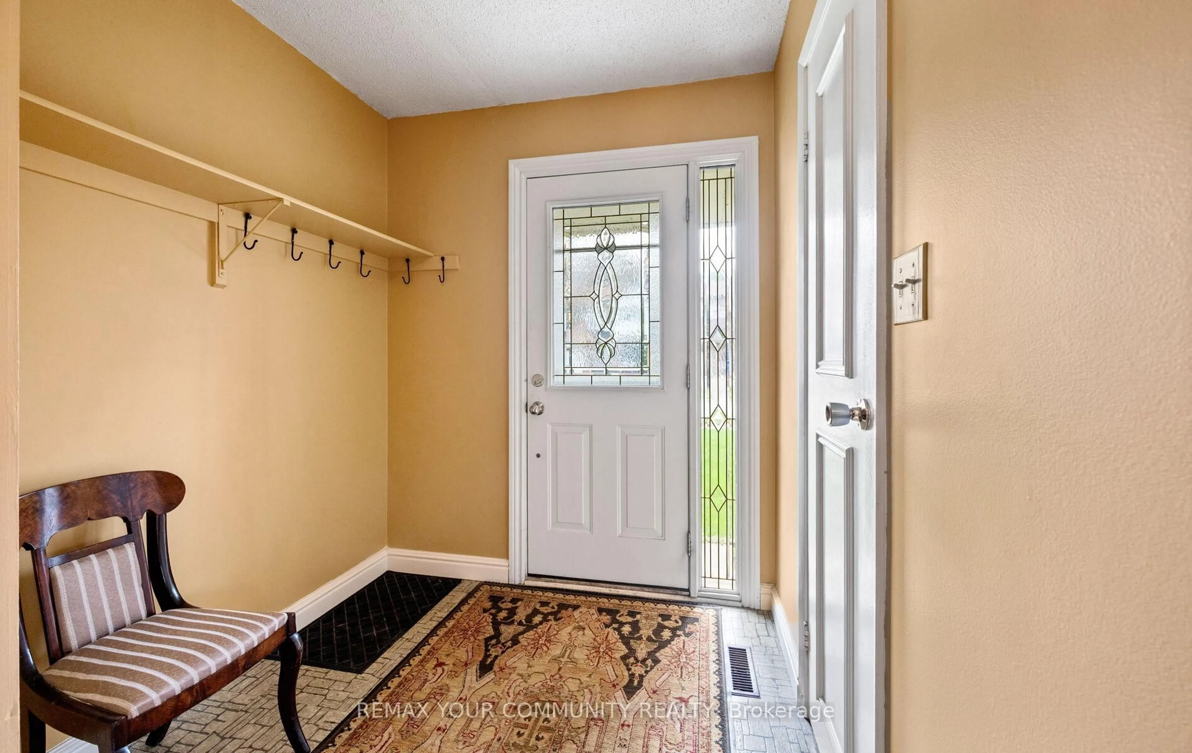 Indoor entryway for 4 Sandusky Cres, Aurora Ontario L4G 3N4