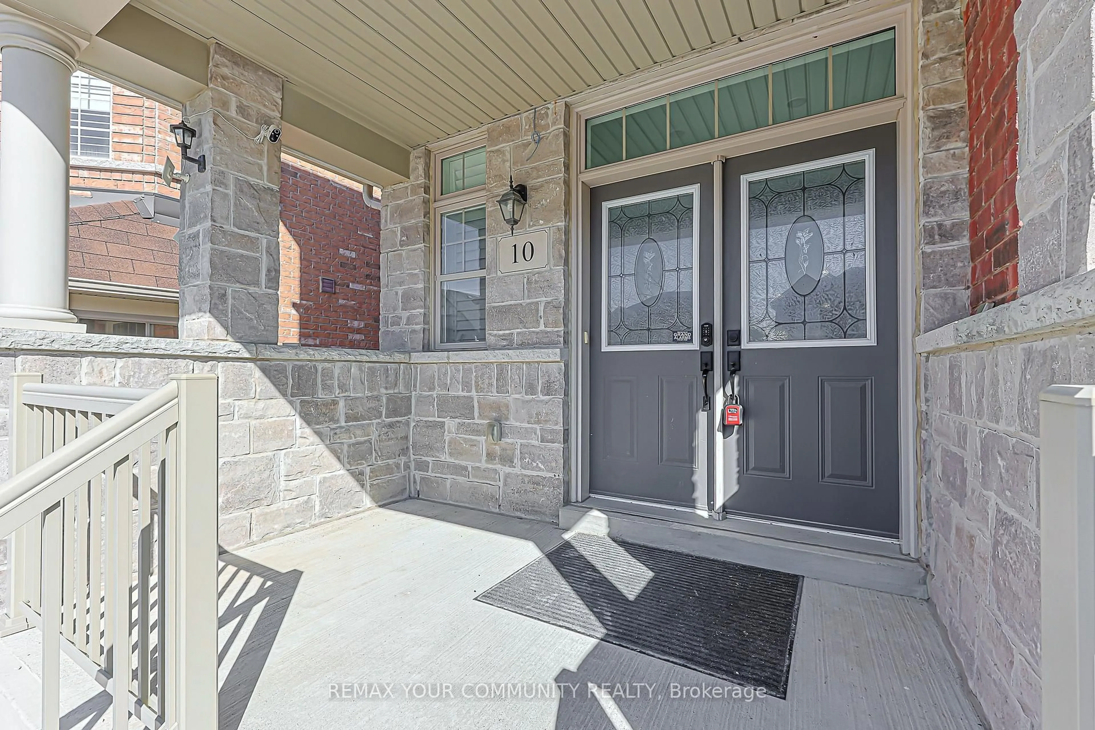Indoor entryway for 10 Hua Du Ave, Markham Ontario L6C 0S2