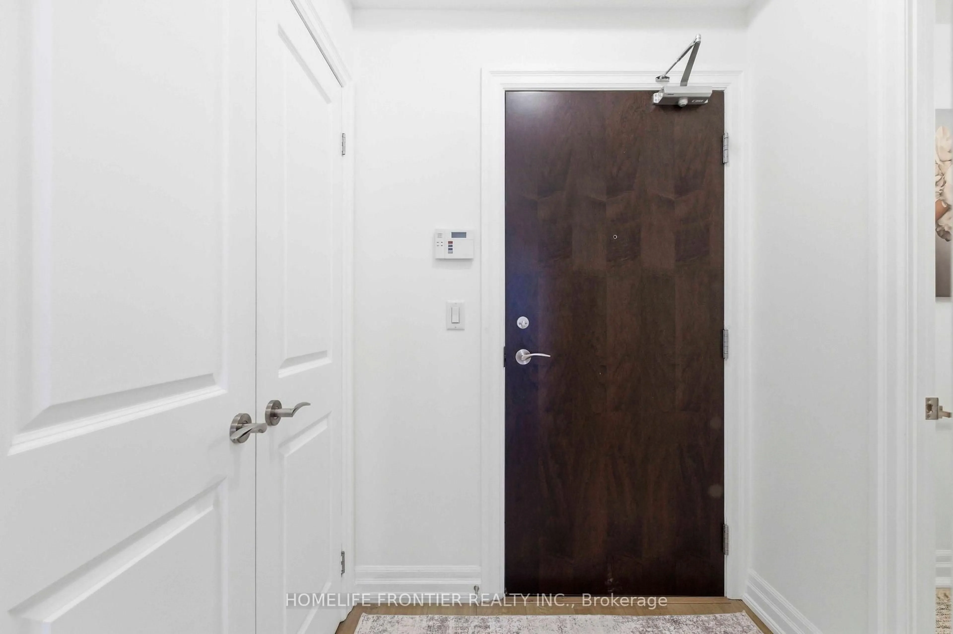 Indoor entryway for 180 John West Way #209, Aurora Ontario L4G 0R3