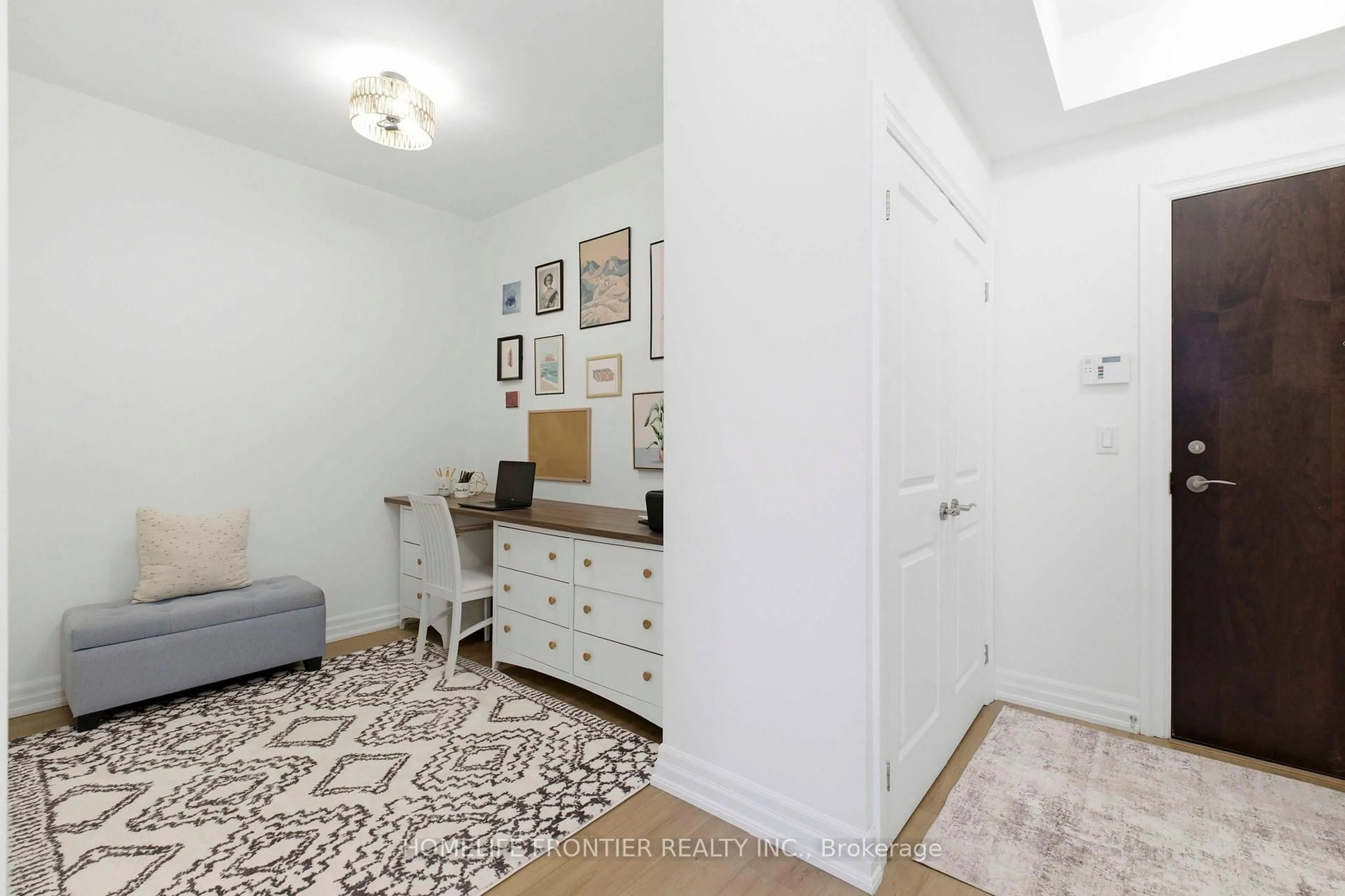 Indoor entryway for 180 John West Way #209, Aurora Ontario L4G 0R3