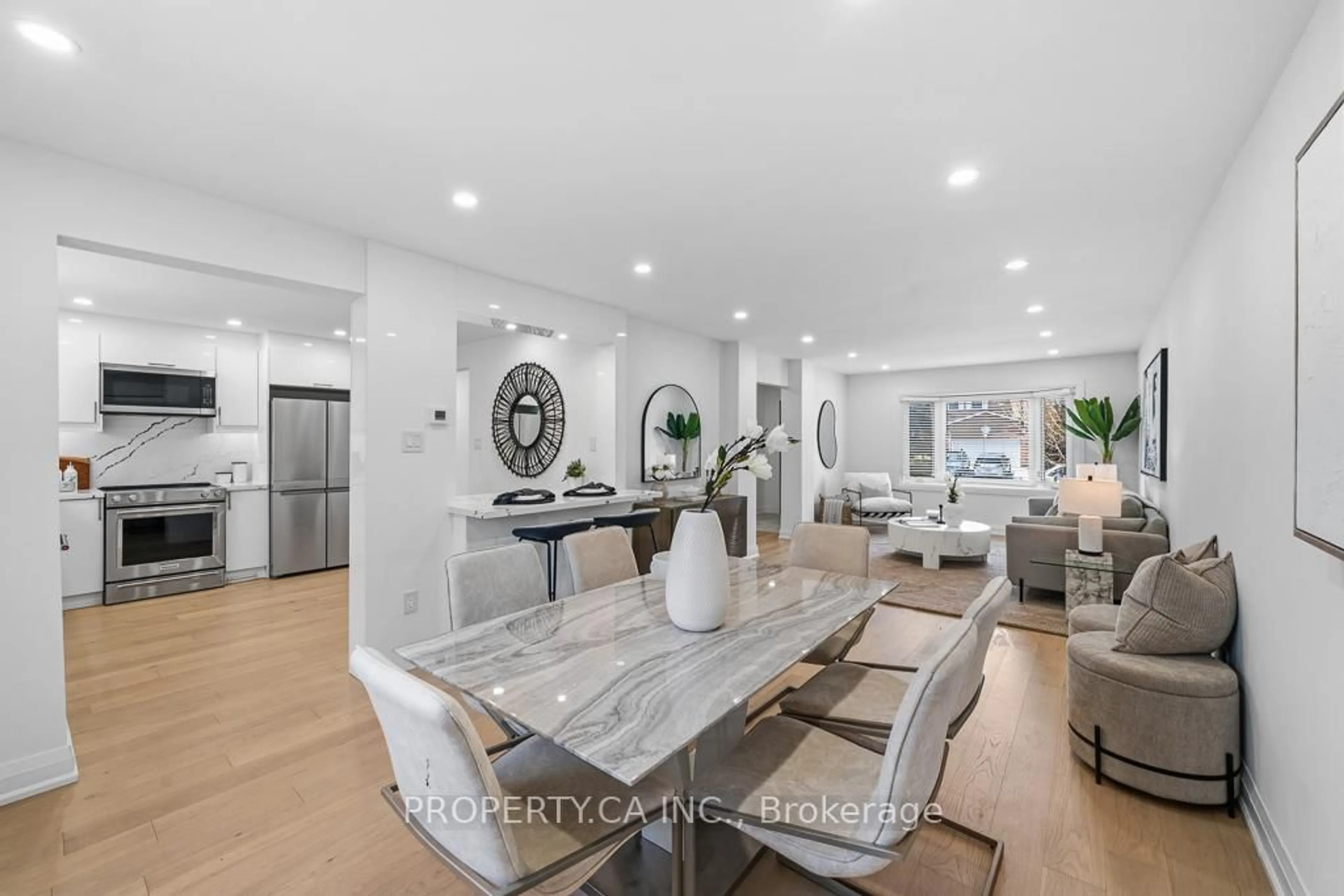 Open concept kitchen, ceramic/tile floor for 217 Hampton Crt, Newmarket Ontario L3Y 6J5