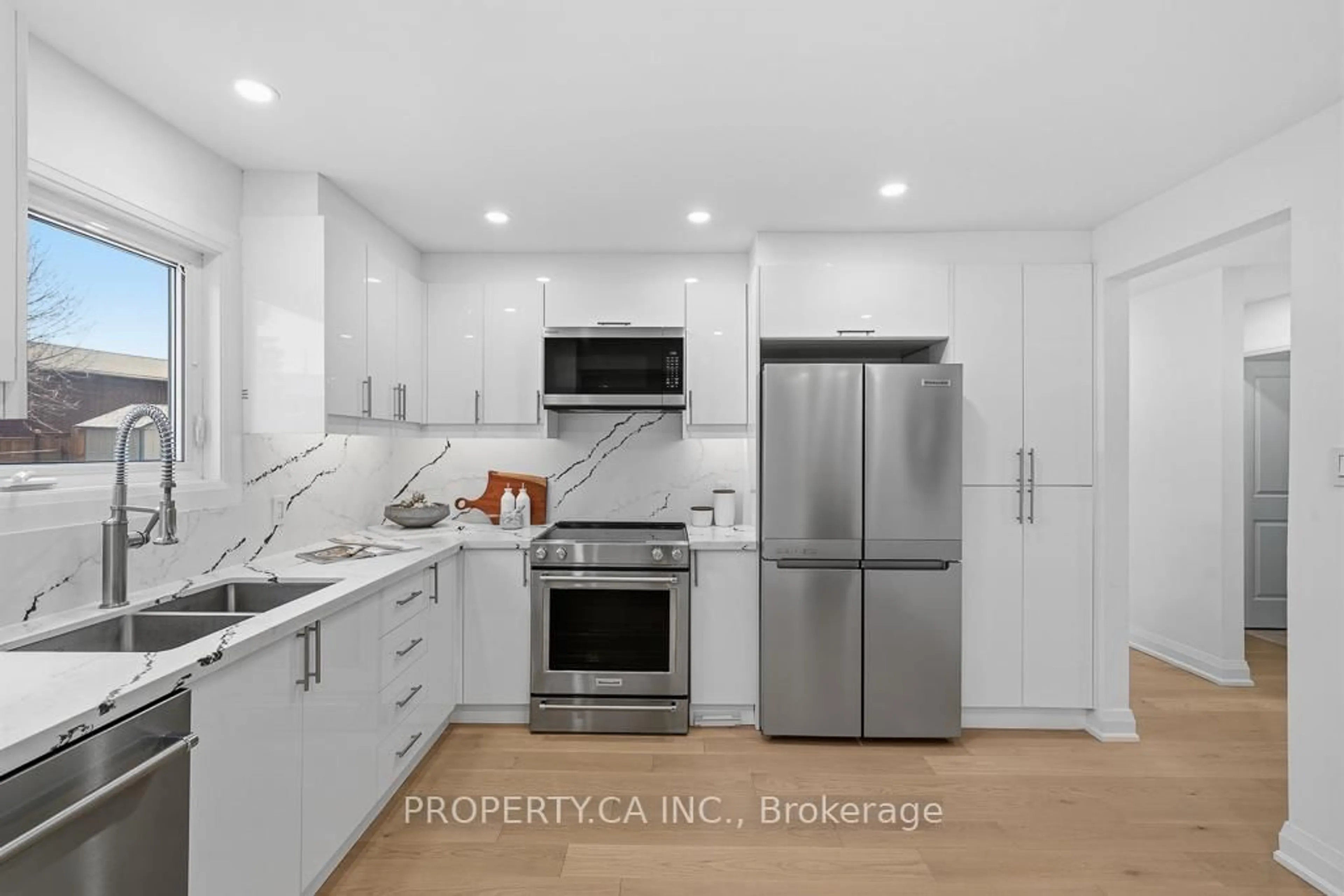 Unknown for 217 Hampton Crt, Newmarket Ontario L3Y 6J5