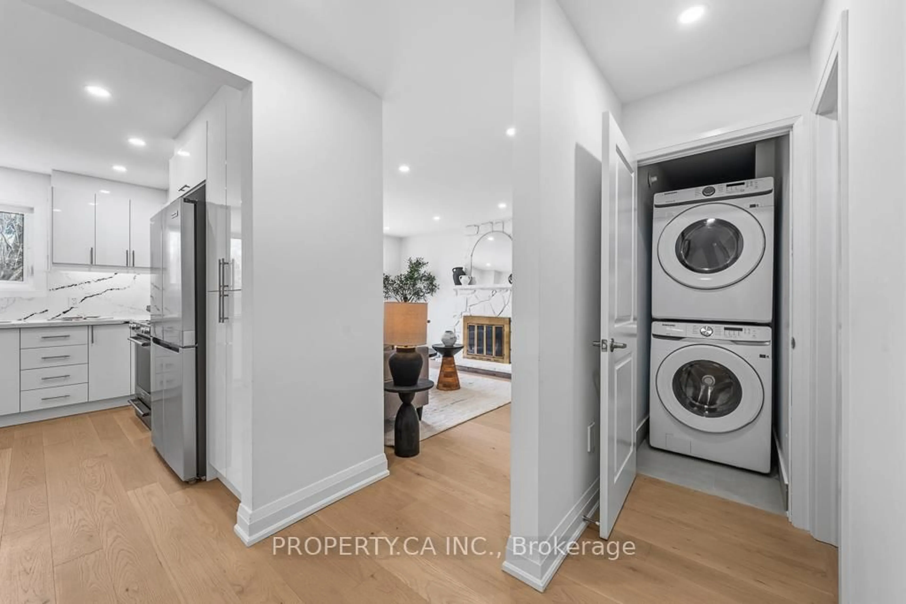 Laundry room for 217 Hampton Crt, Newmarket Ontario L3Y 6J5