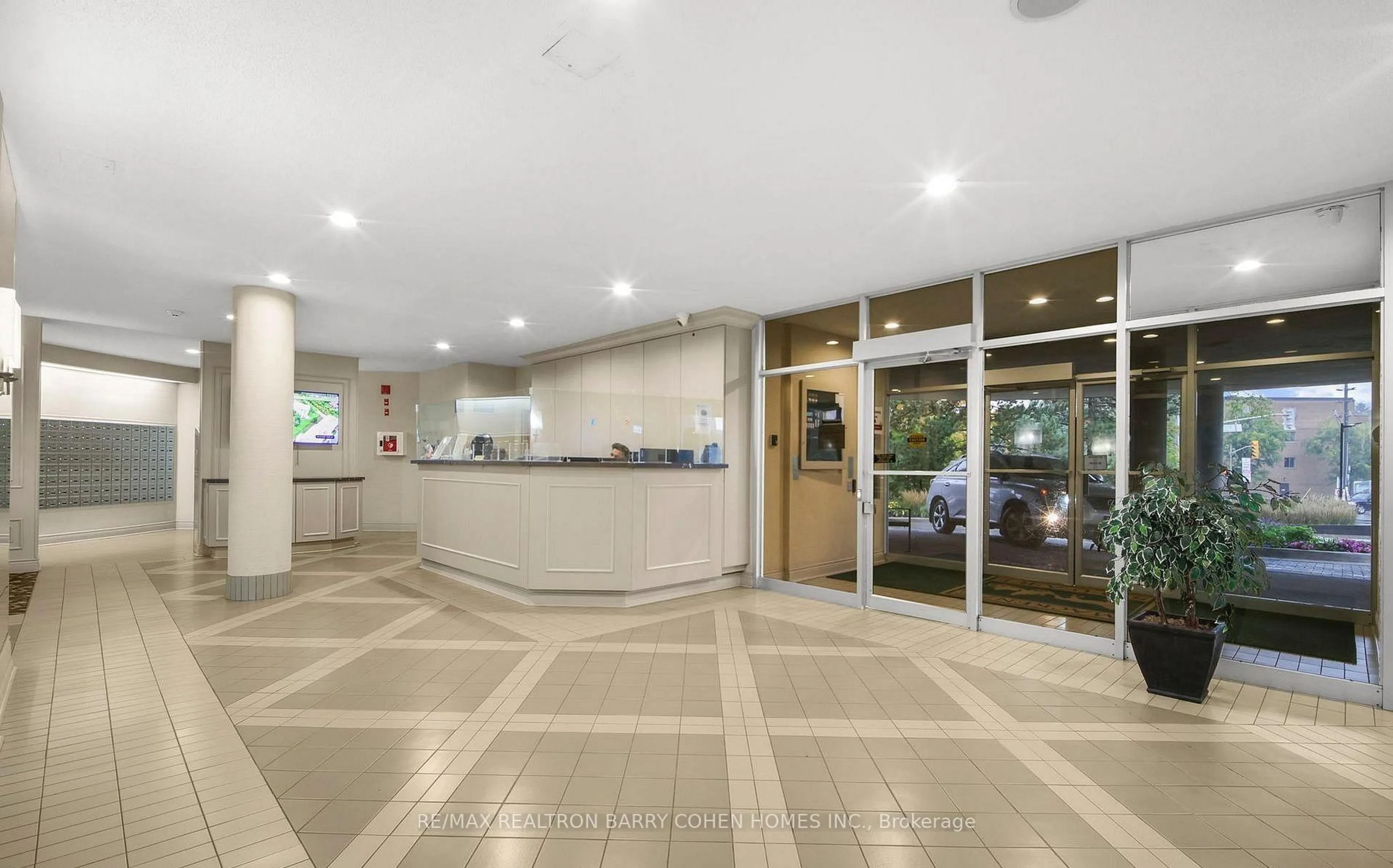 Lobby for 326 Major Mackenzie Dr #404, Richmond Hill Ontario L4C 8T4