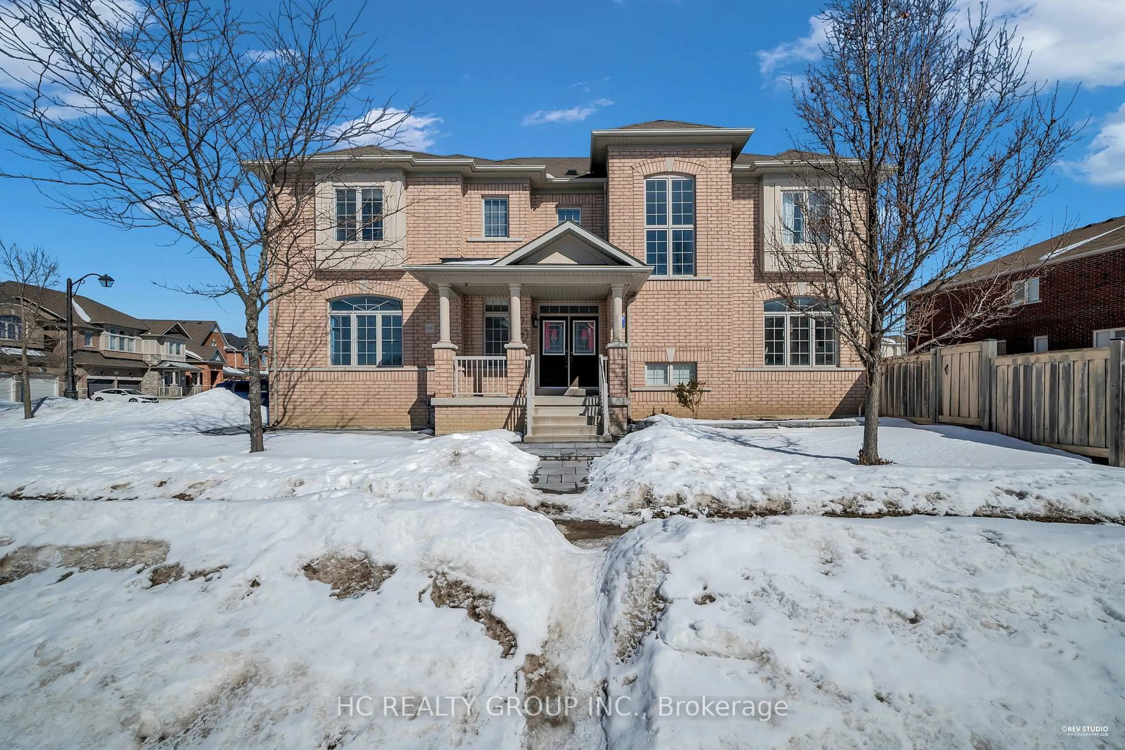 A pic from outside/outdoor area/front of a property/back of a property/a pic from drone, street for 1241 Art Westlake Ave, Newmarket Ontario L3X 0C8