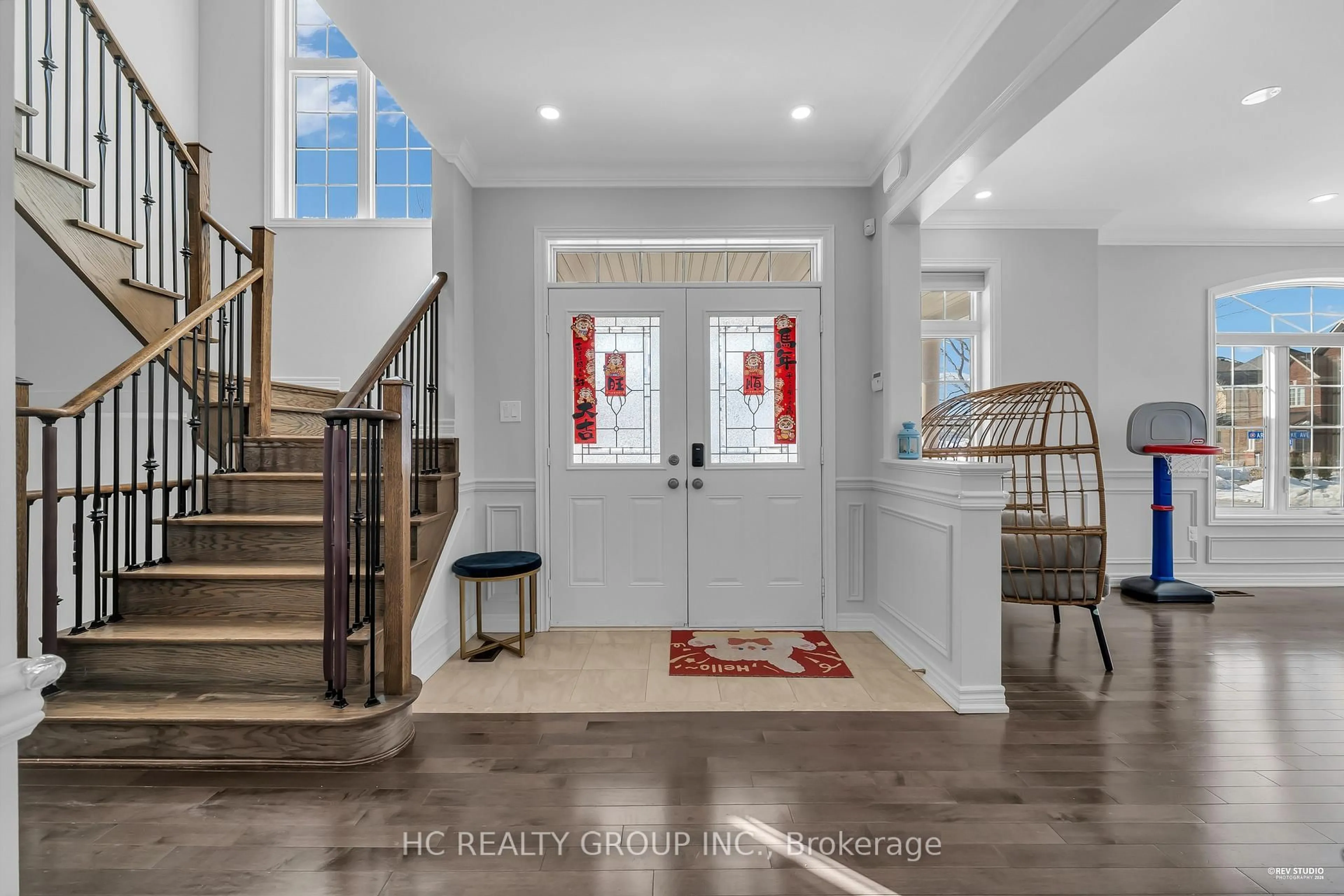 Indoor entryway for 1241 Art Westlake Ave, Newmarket Ontario L3X 0C8