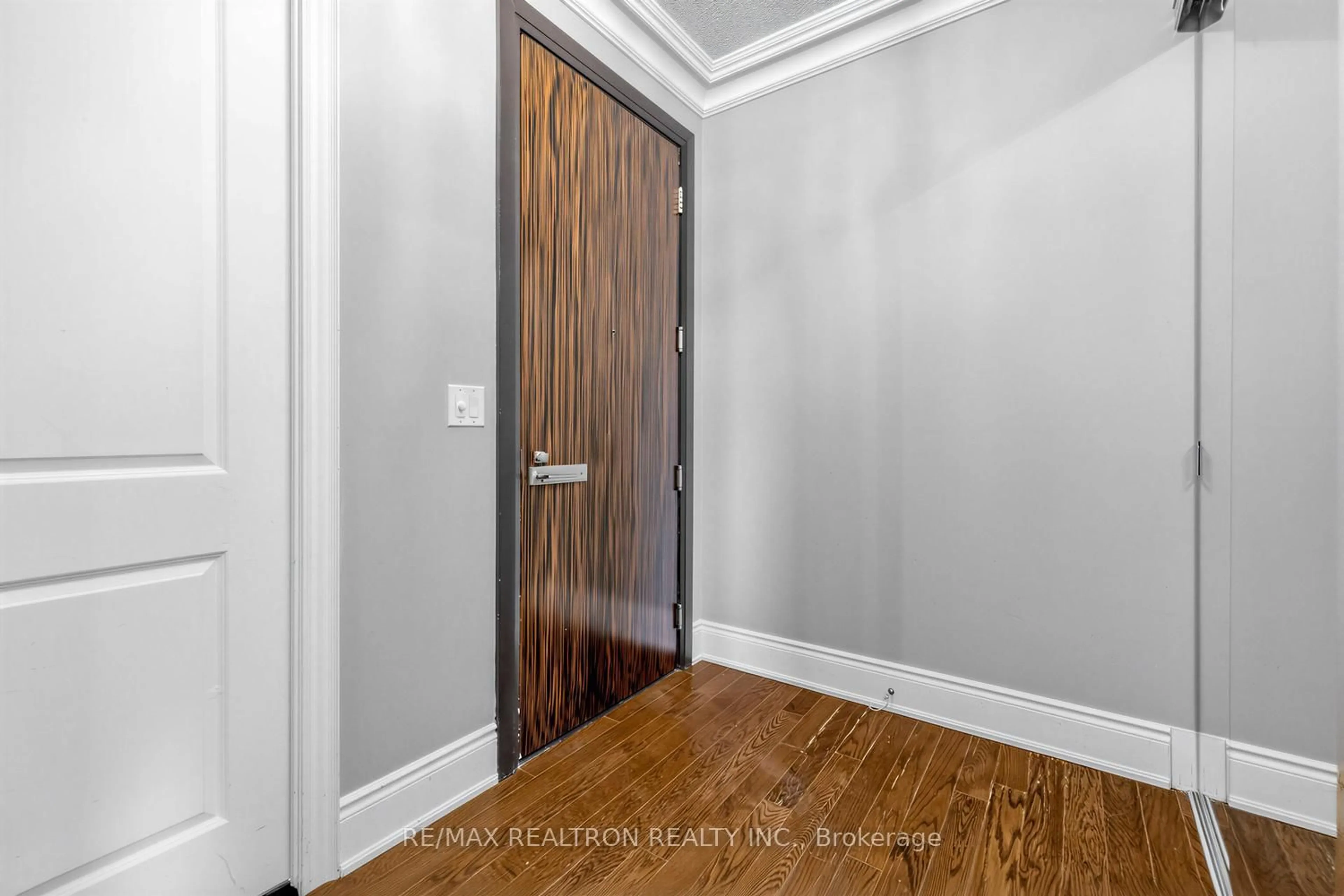 Indoor entryway for 253 South Park Rd #Ph# 2, Markham Ontario L3T 0B5