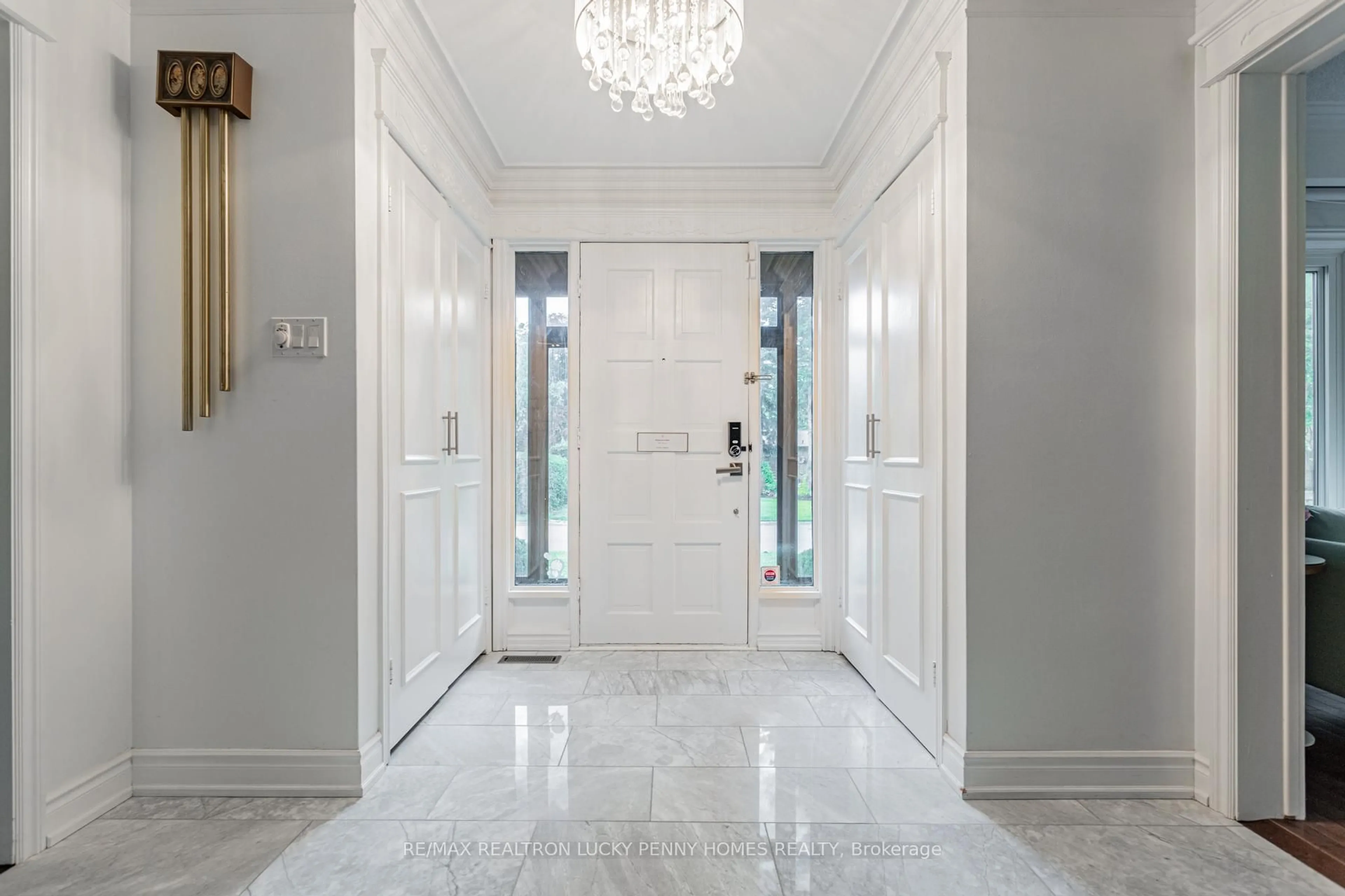 Indoor foyer for 6 Village Squire Lane, Markham Ontario L3T 4S4