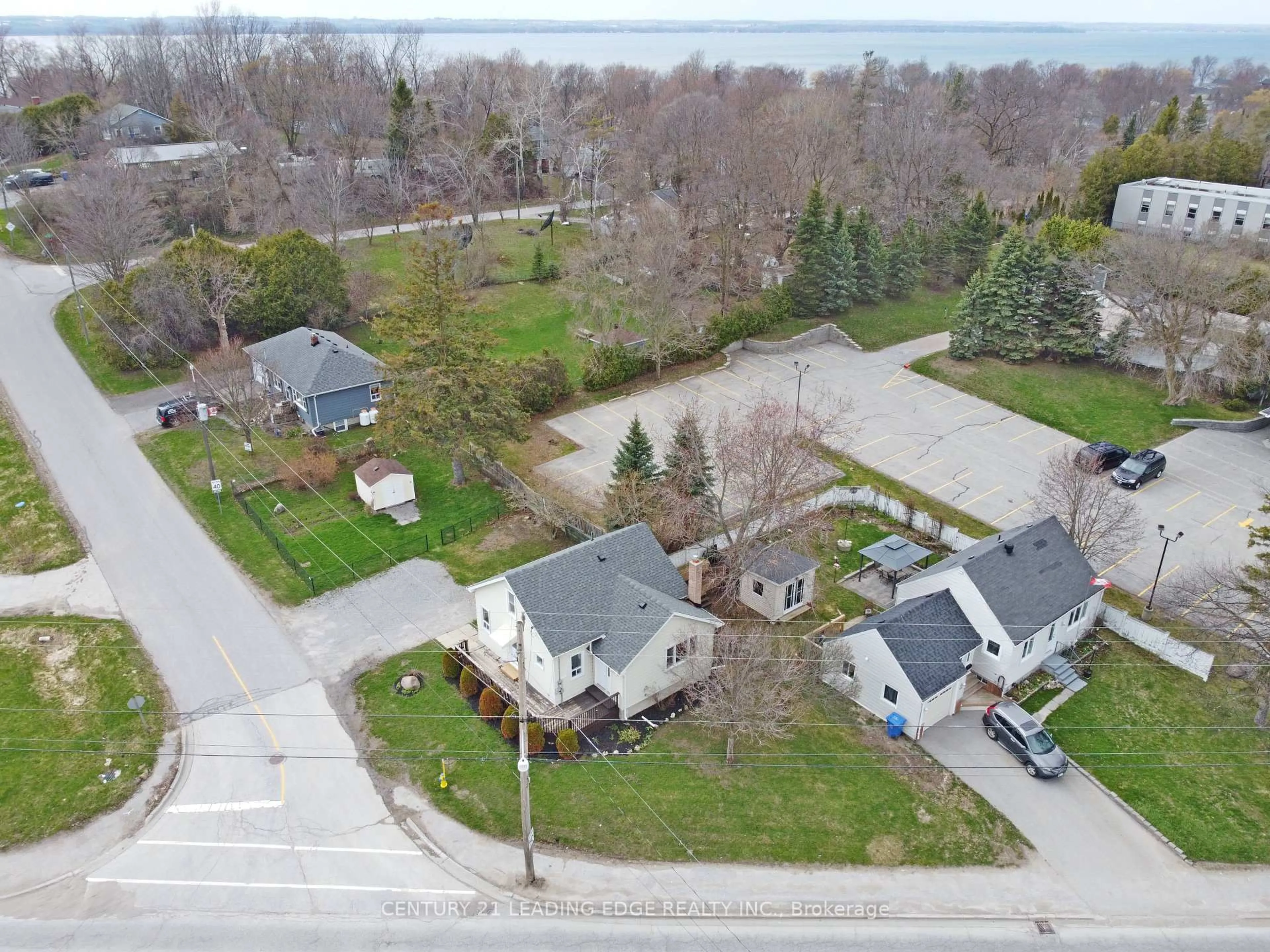A pic from outside/outdoor area/front of a property/back of a property/a pic from drone, street for 500 The Queensway South, Georgina Ontario L4P 2E3