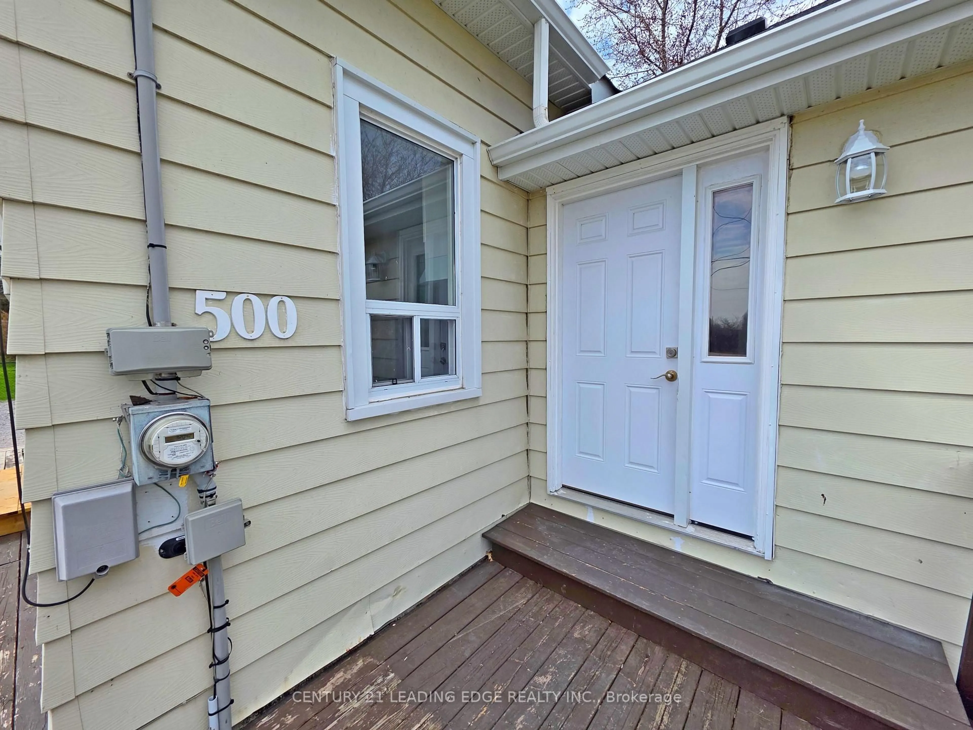 Indoor entryway for 500 The Queensway South, Georgina Ontario L4P 2E3