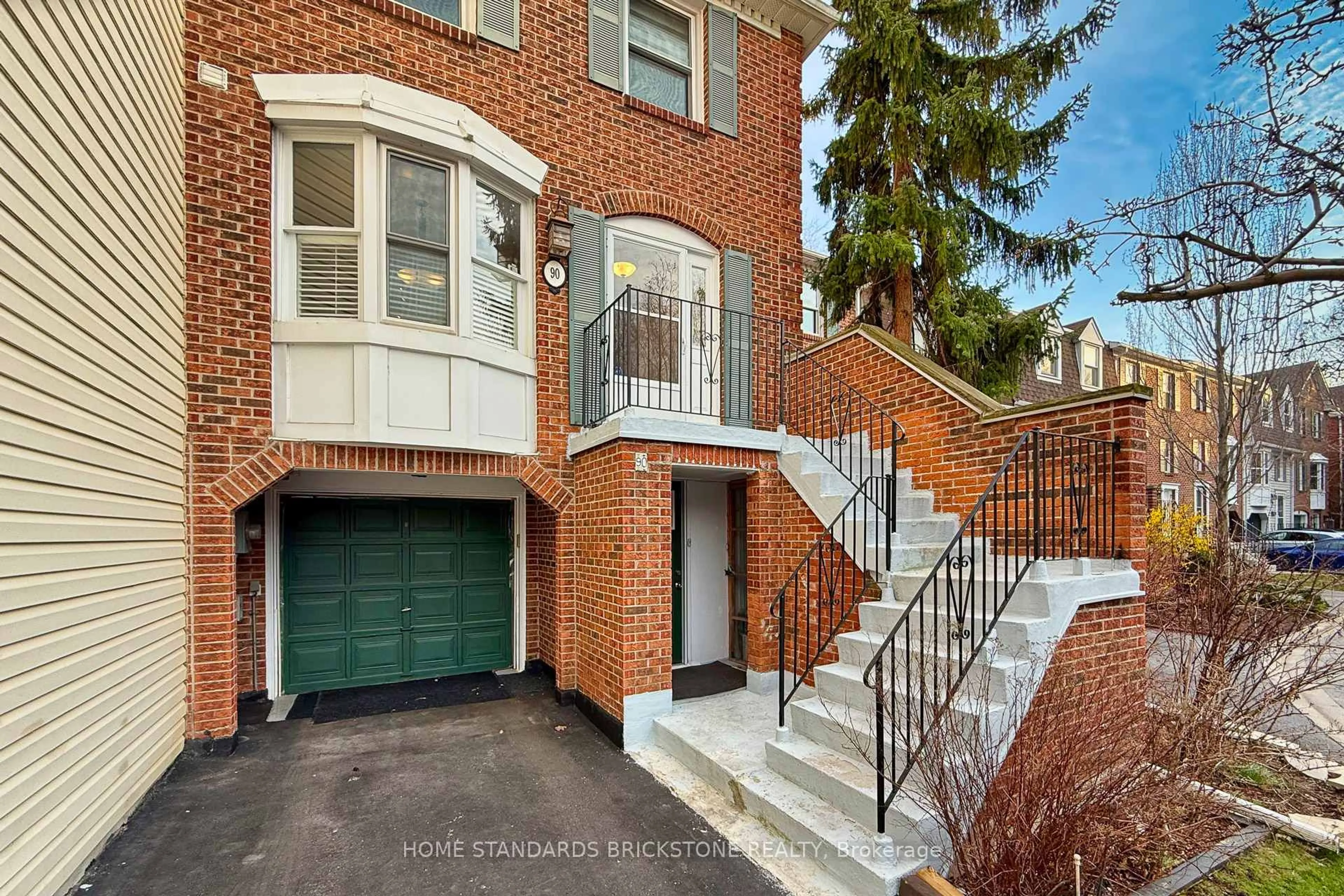 Home with brick exterior material, street for 90 Confederation Way, Markham Ontario L3T 5R5