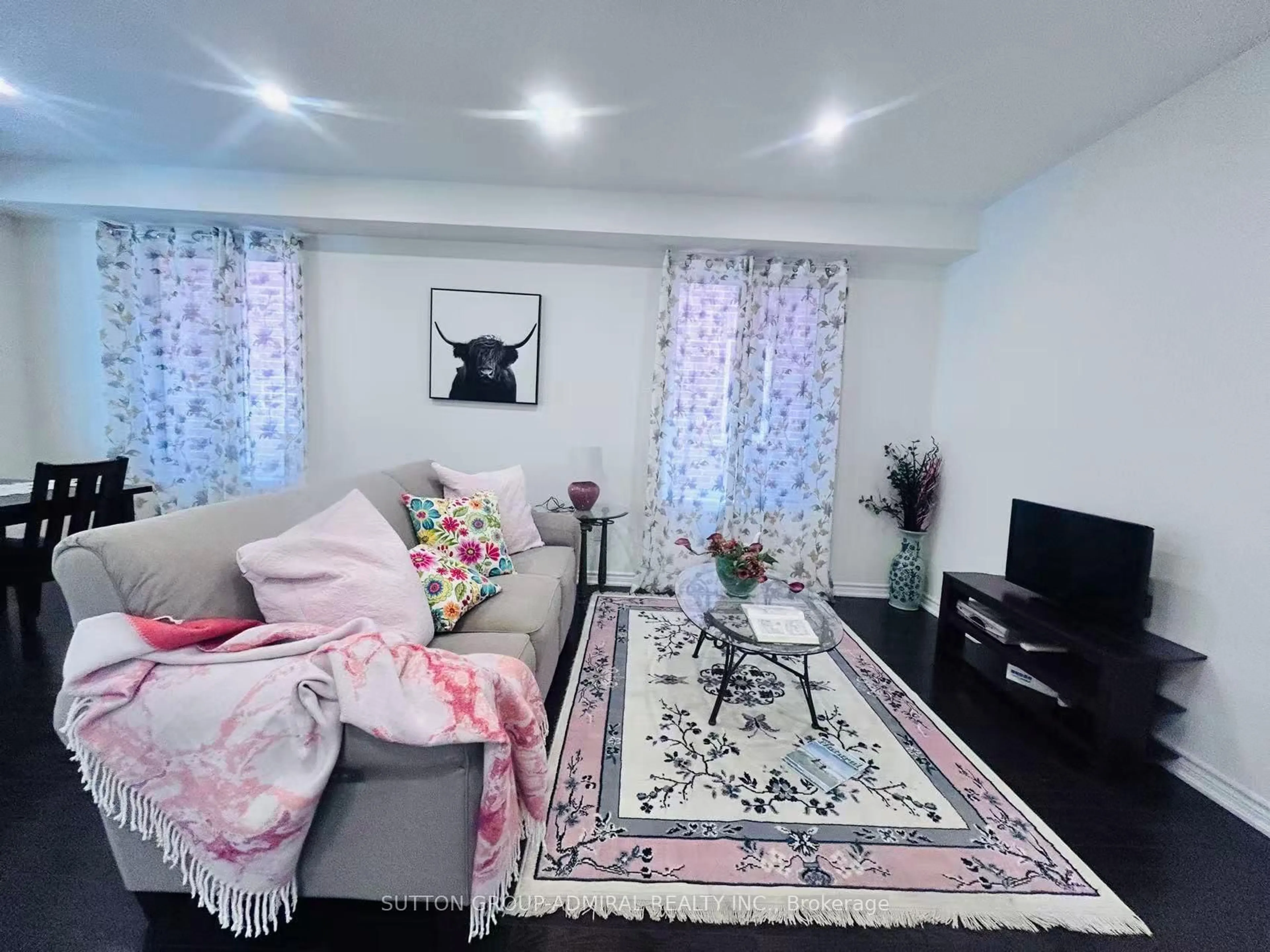 Living room with furniture, unknown for 81 Livante Crt, Markham Ontario L6C 1J5