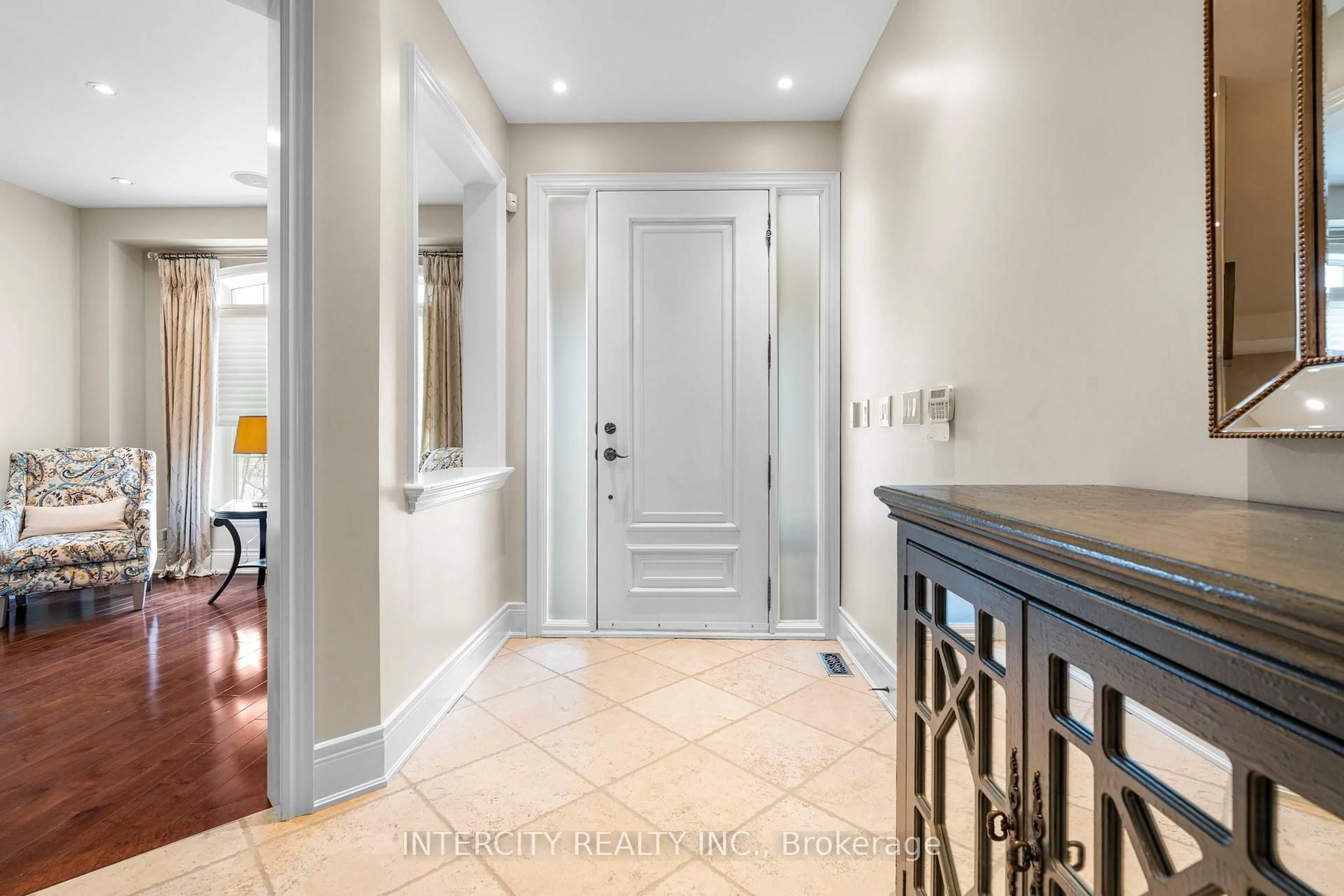Indoor entryway for 23 Via Borghese St, Vaughan Ontario L4H 0Y6