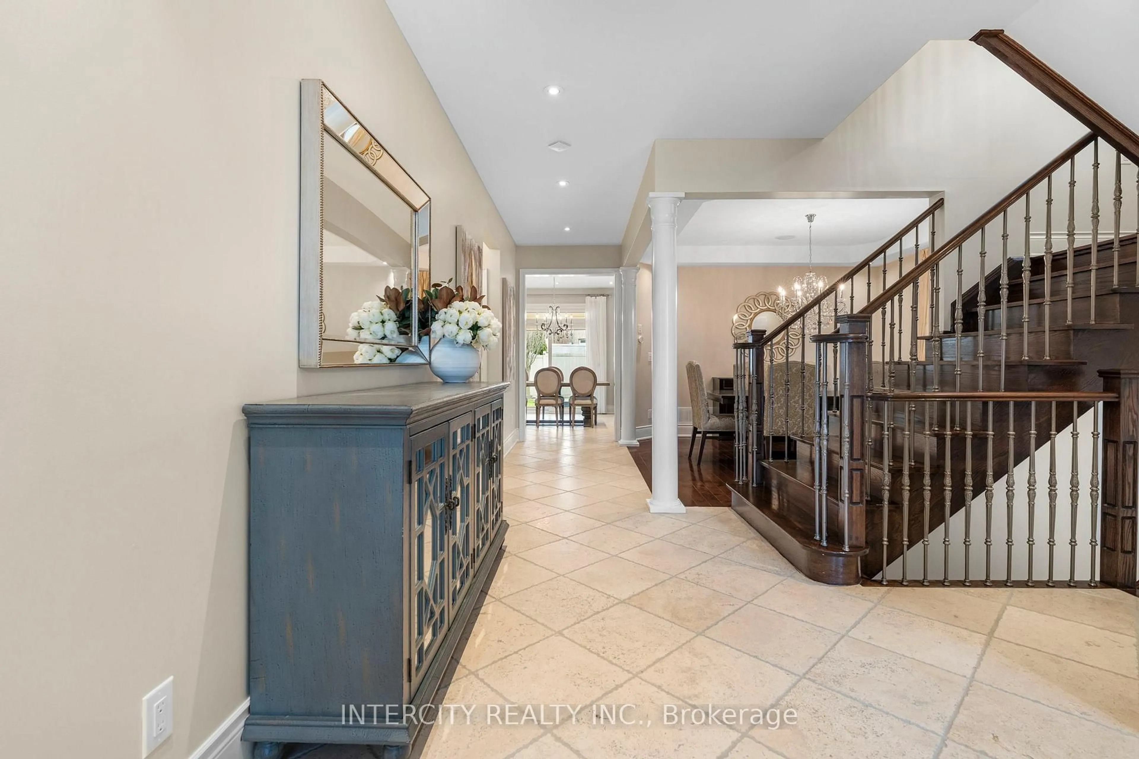 Indoor entryway for 23 Via Borghese St, Vaughan Ontario L4H 0Y6