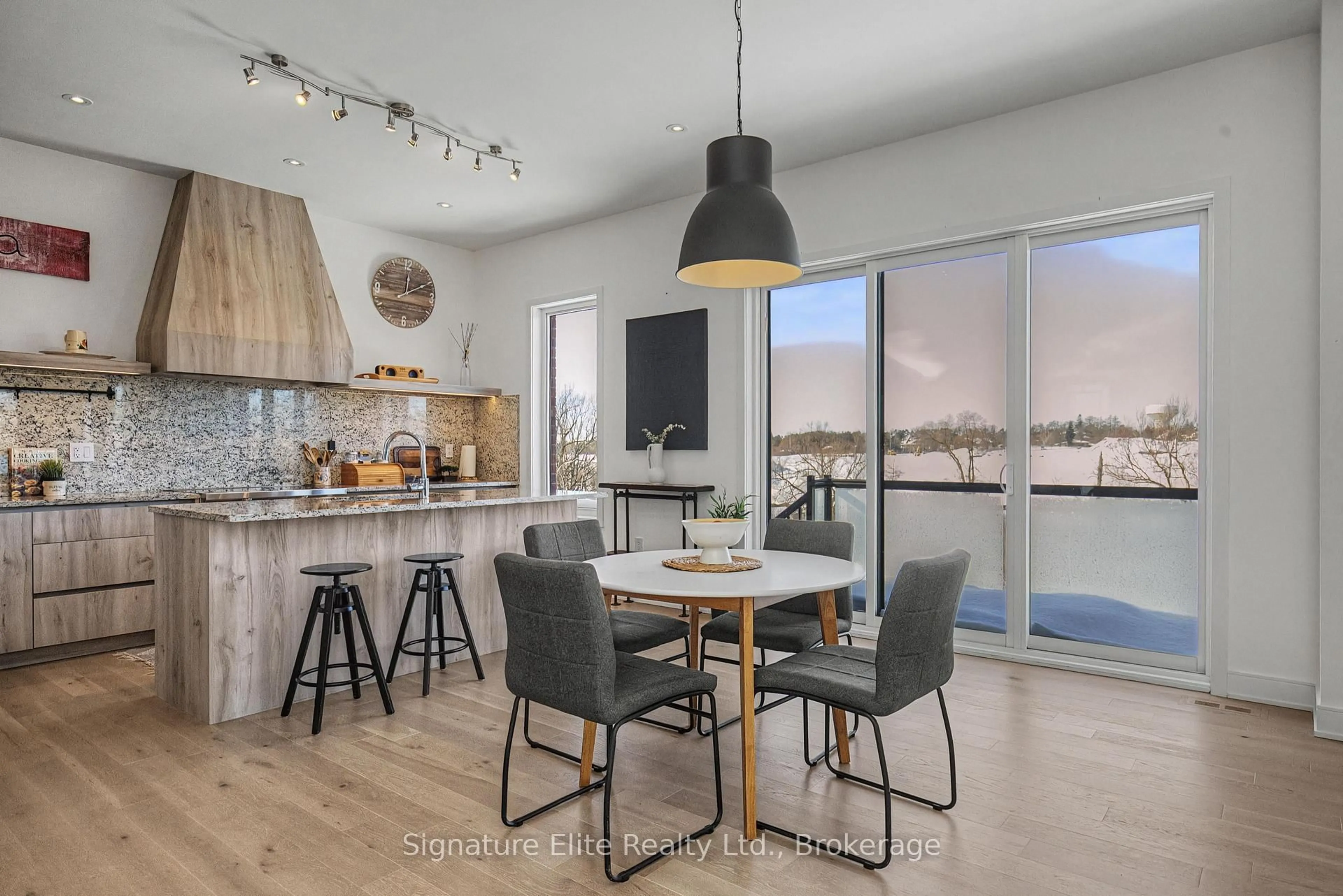 Open concept kitchen, unknown for 42 Limerick St, Richmond Hill Ontario L4E 3W9