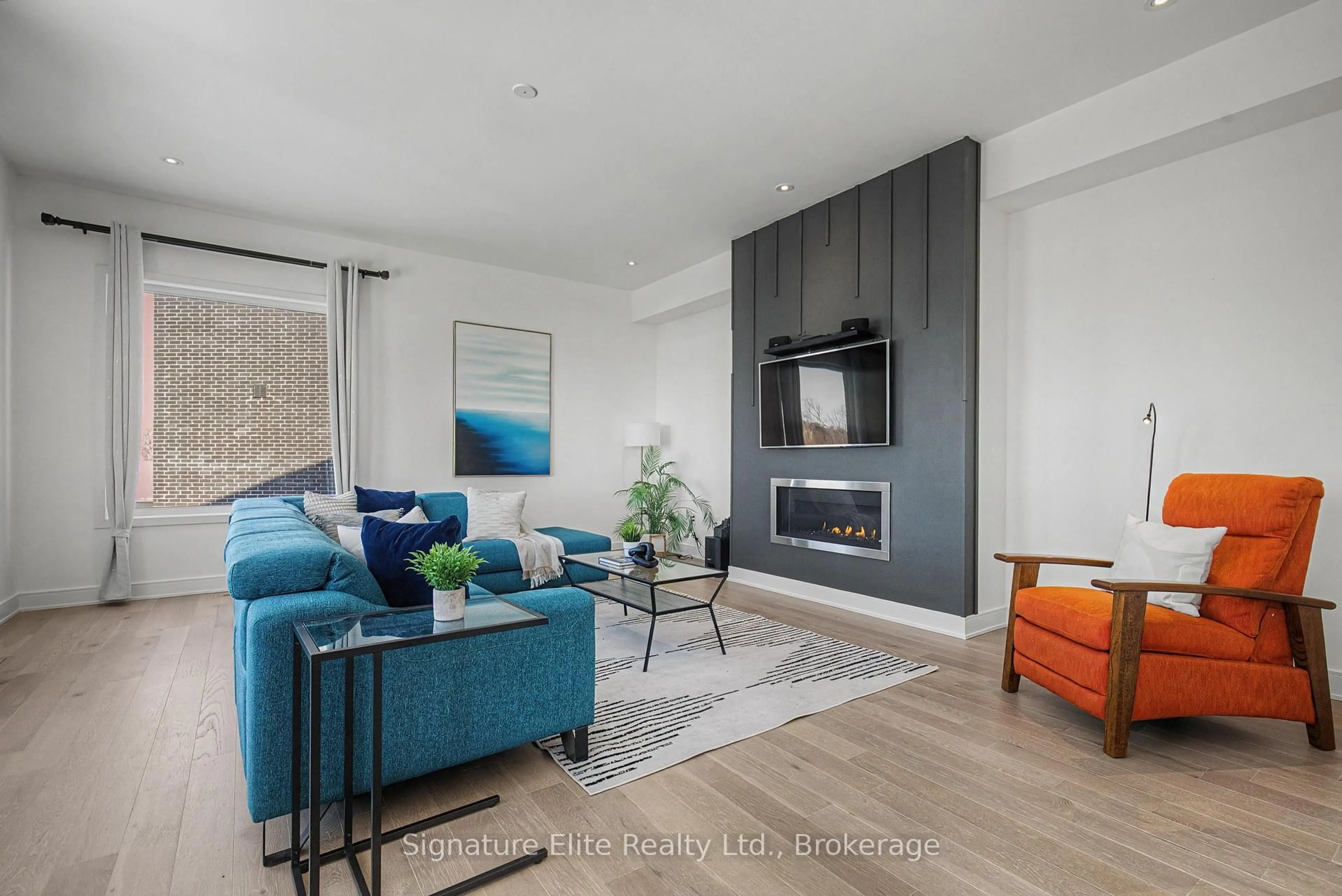 Living room with furniture, unknown for 42 Limerick St, Richmond Hill Ontario L4E 3W9