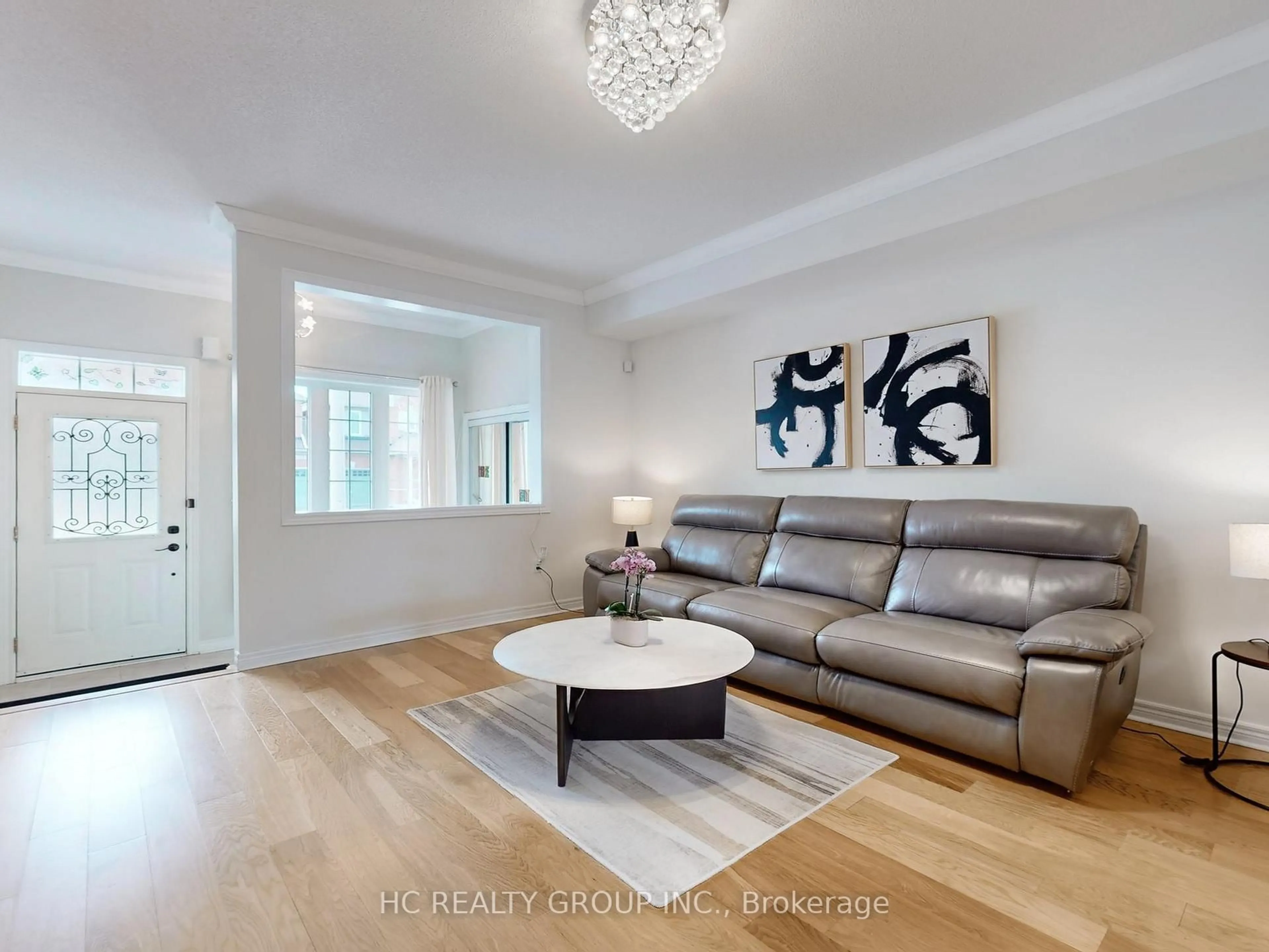 Living room with furniture, unknown for 157 DOVETAIL Dr, Richmond Hill Ontario L4E 5A6