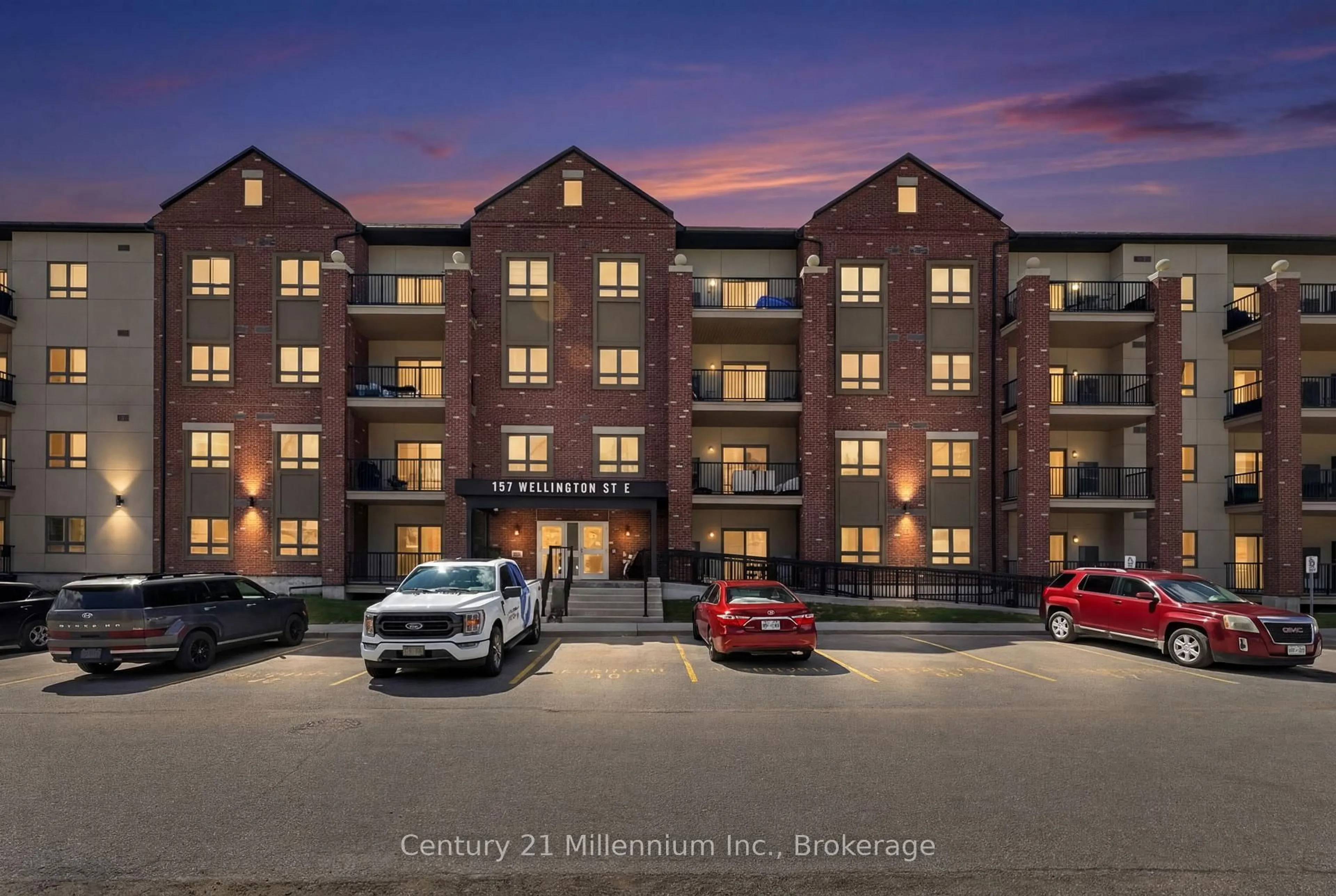 A pic from outside/outdoor area/front of a property/back of a property/a pic from drone, mountain view for 157 Wellington St #109, New Tecumseth Ontario L9R 0R7