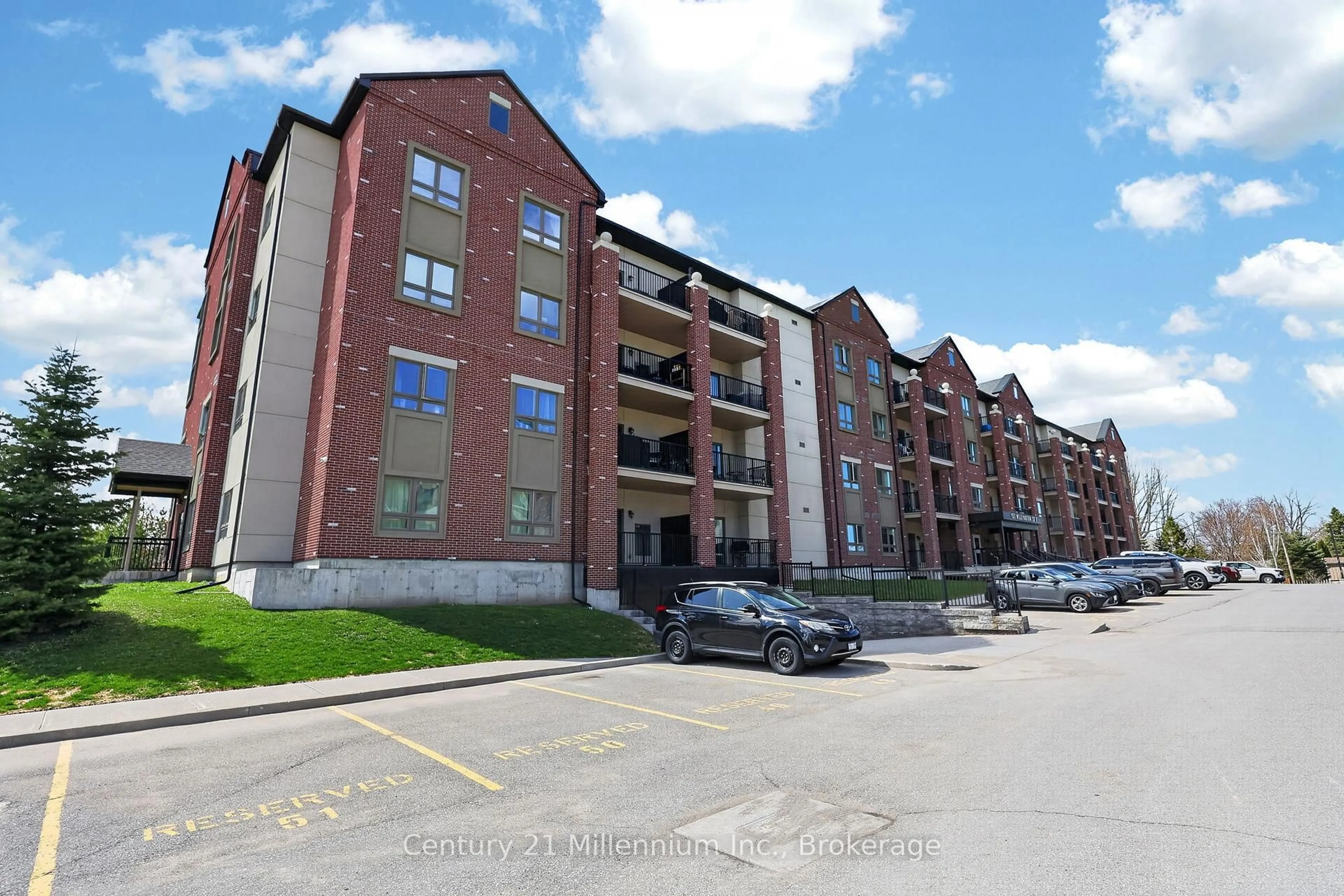 A pic from outside/outdoor area/front of a property/back of a property/a pic from drone, street for 157 Wellington St #109, New Tecumseth Ontario L9R 0R7