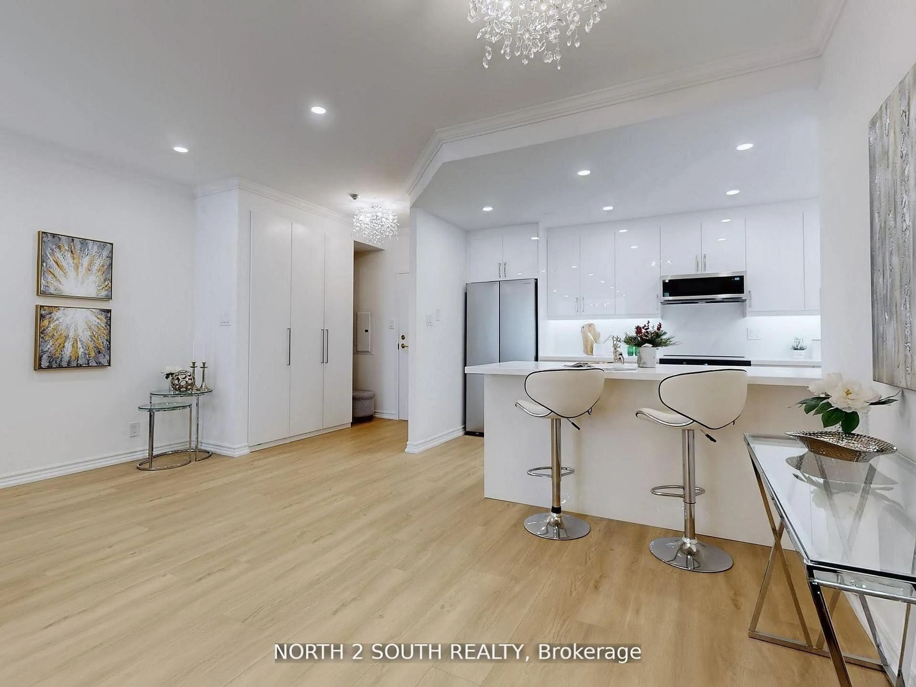 Open concept kitchen, unknown for 32 Clarissa Dr #PH27, Richmond Hill Ontario L4C 9R7