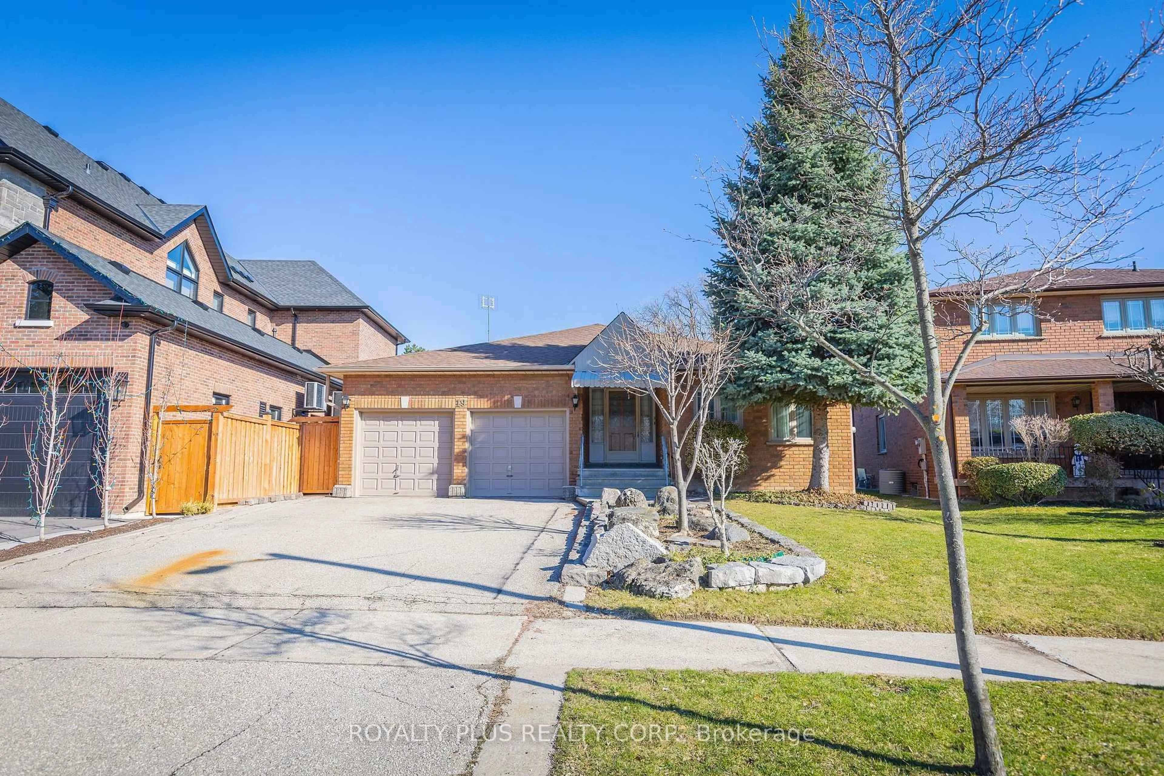 Home with brick exterior material, street for 19 Ravine Crt, Vaughan Ontario L4L 7B9