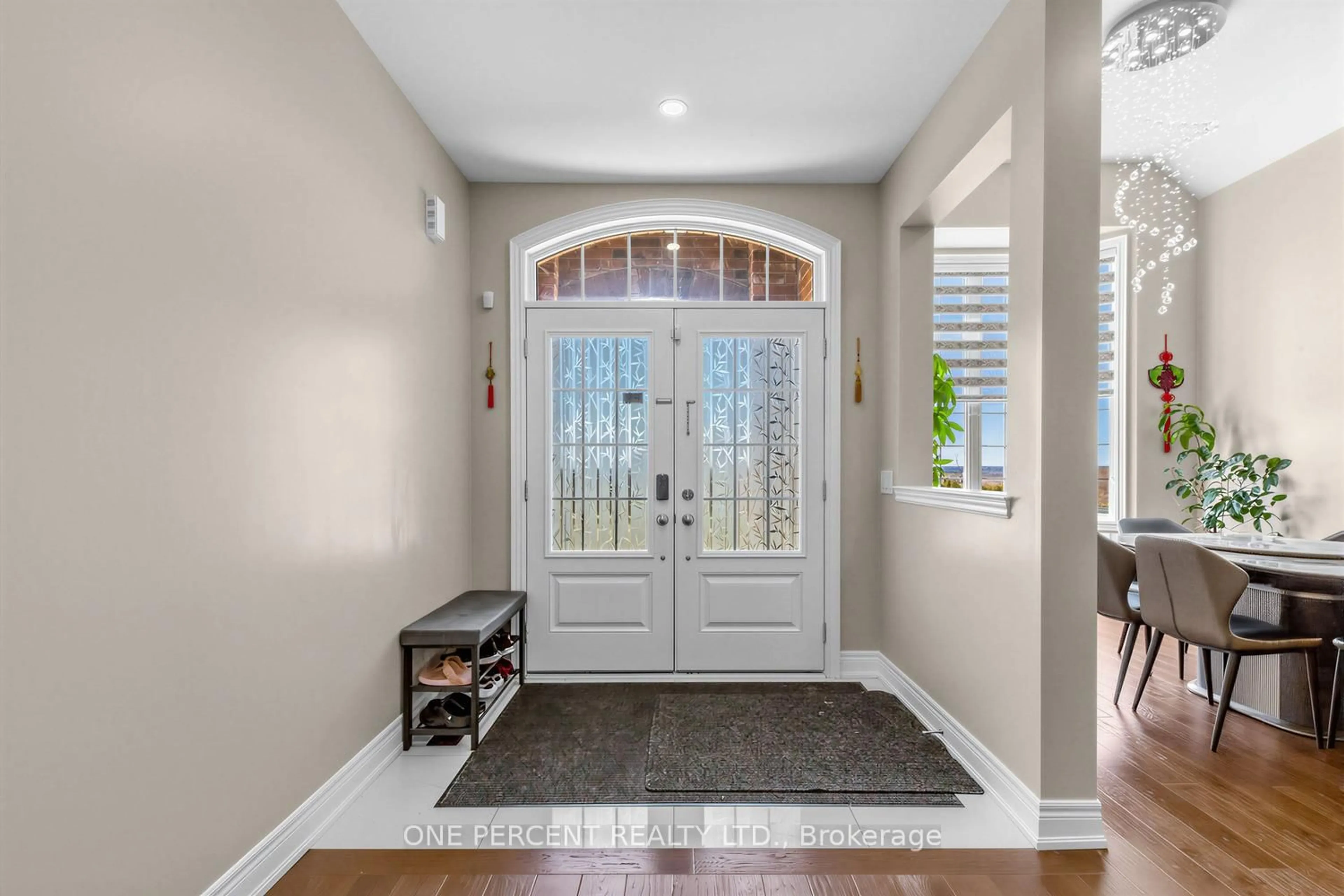 Indoor entryway for 432 Seaview Hts, East Gwillimbury Ontario L9N 0Y5