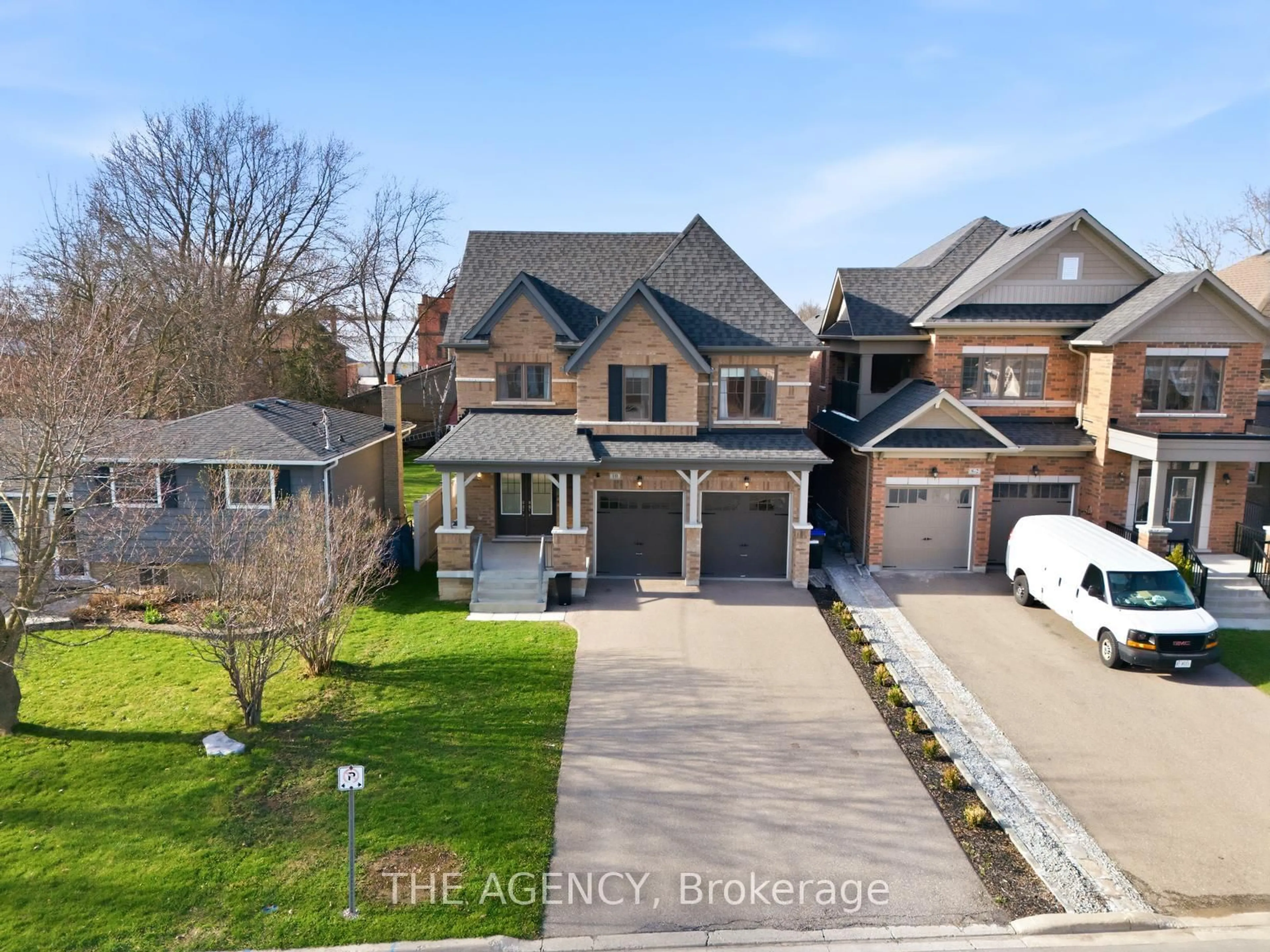 A pic from outside/outdoor area/front of a property/back of a property/a pic from drone, street for 10 Maple Ave W Ave, New Tecumseth Ontario L0G 1A0