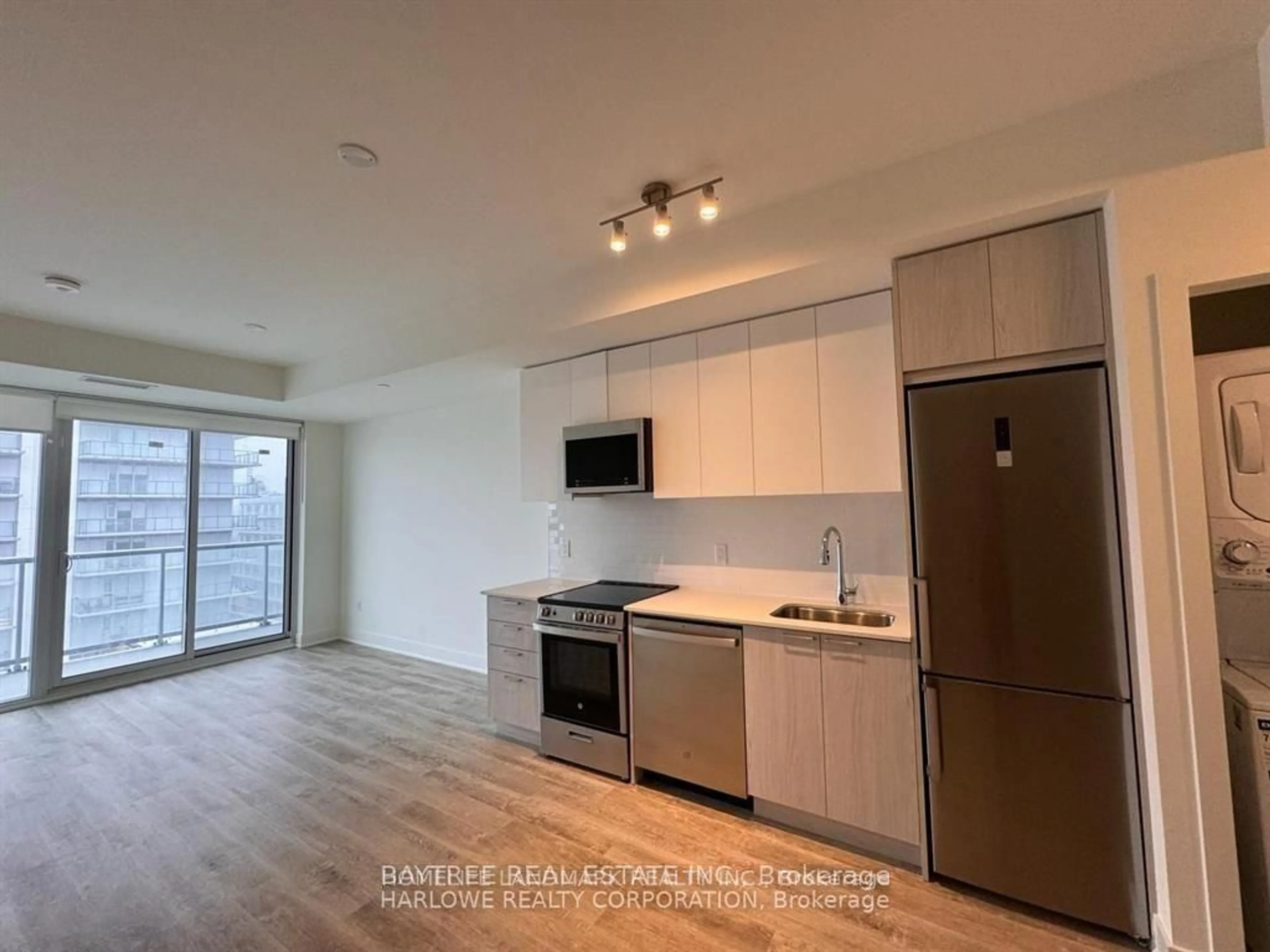 Standard kitchen, unknown for 185 Deerfield Rd #901, Newmarket Ontario L3Y 0G7