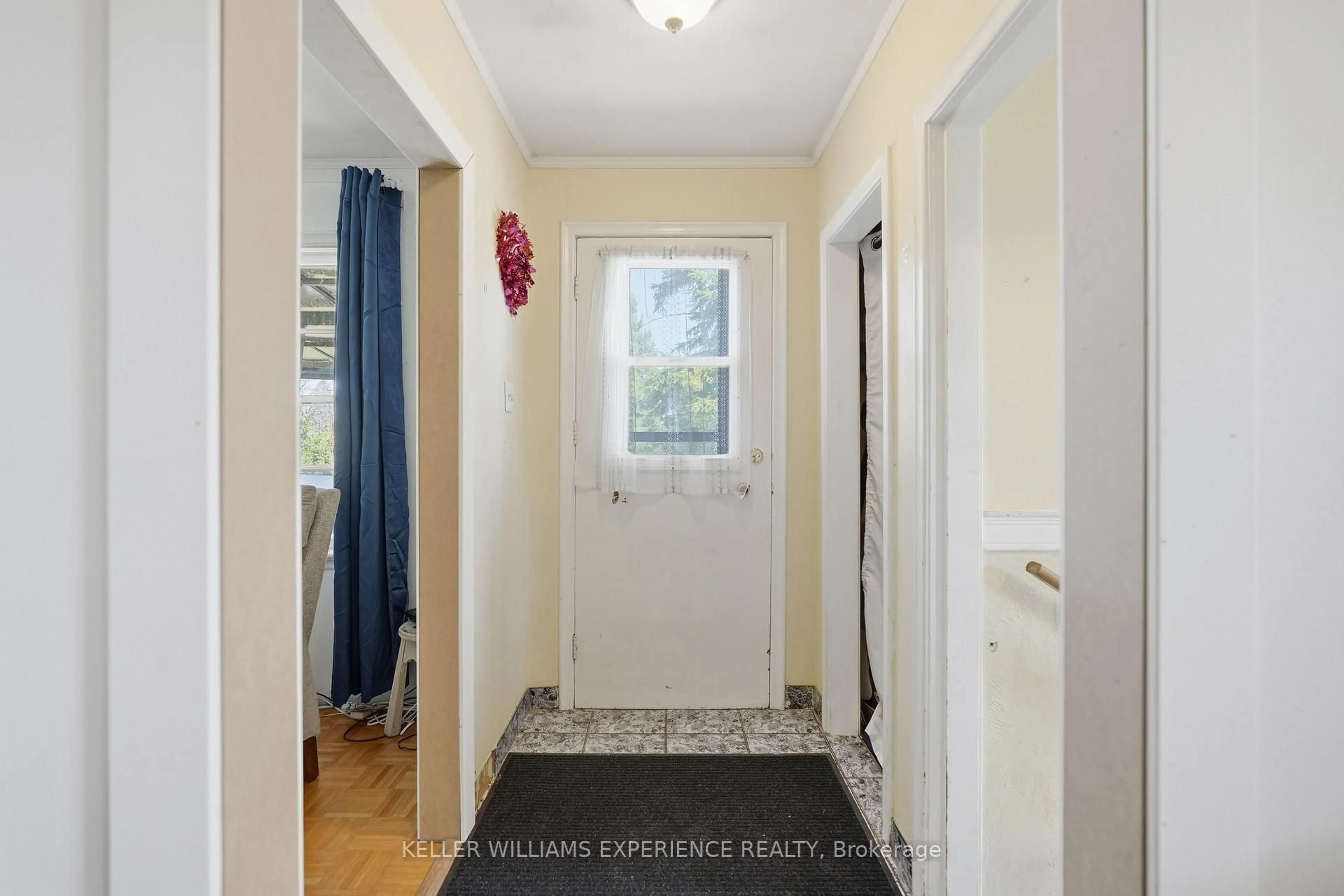 Indoor entryway for 6464 County Road 10 Rd, Essa Ontario L9R 1V2